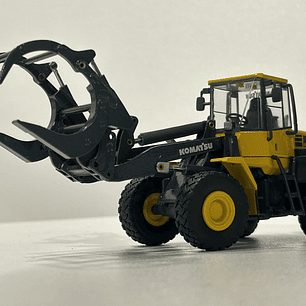Komatsu WA250PT-5 1:50 CONRAD Modelle – Cargador frontal “tool carrier” de culto para operarios forestales y coleccionistas en Chile