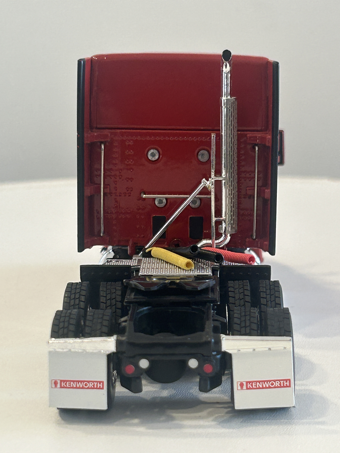 Camión Kenworth T680 6x4 | Rojo - WSI USA Basic Line. Miniatura escala 1:50 8