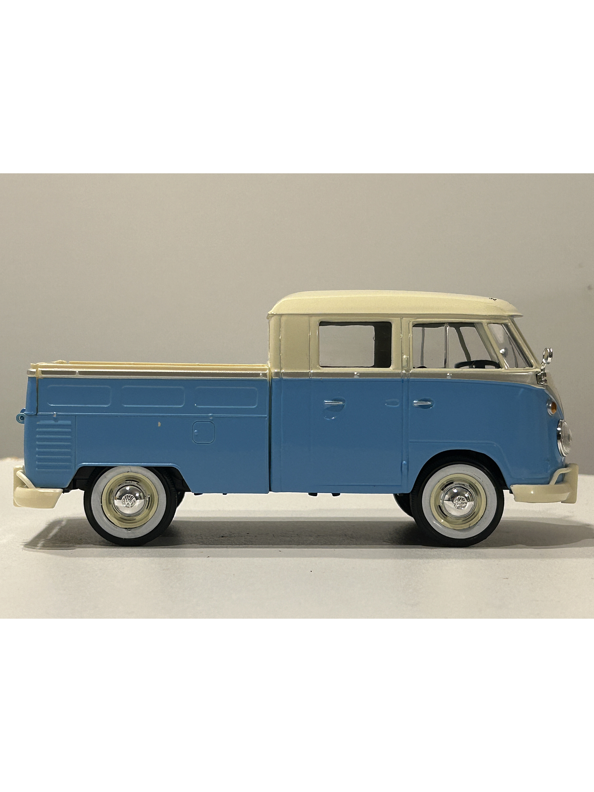 Motormax Volkswagen T1 DoKa (Double Cab Pickup), 1:24 – Timeless Legends 16