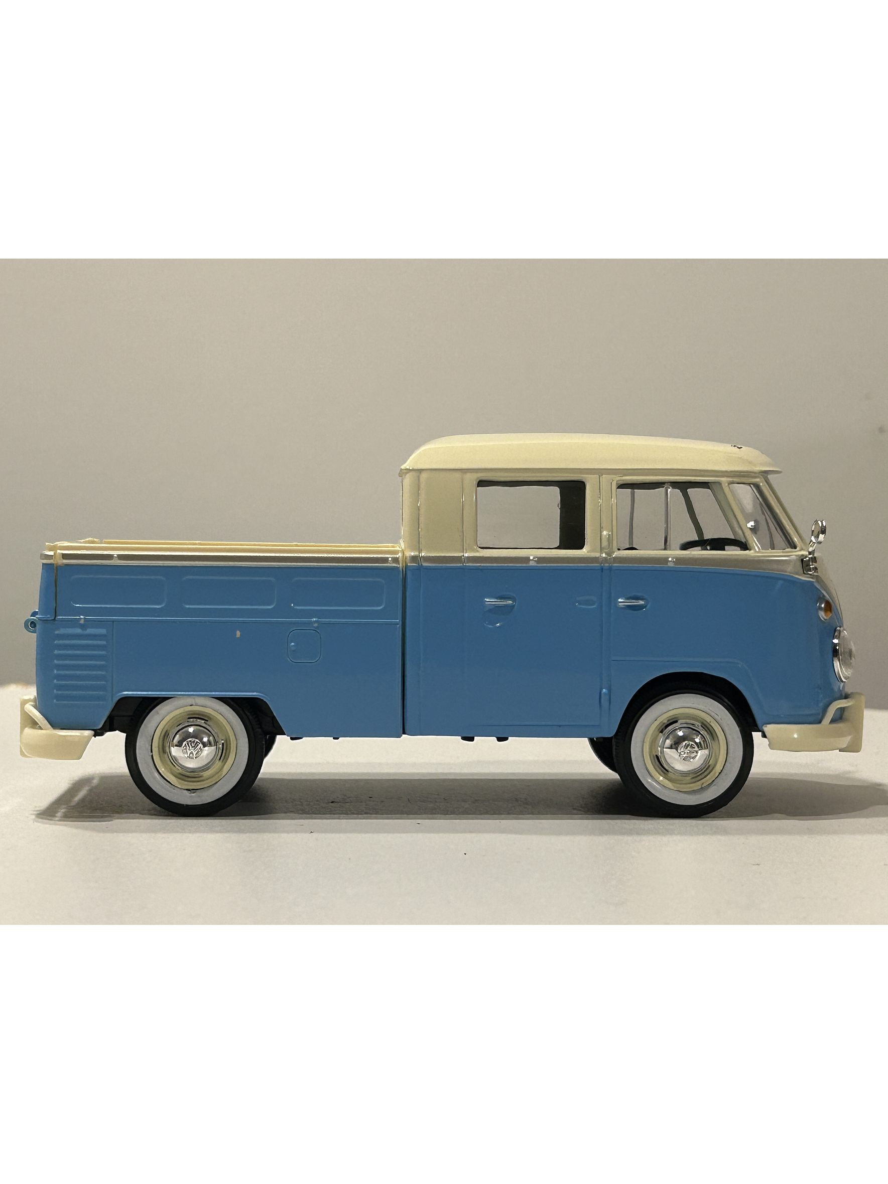 Motormax Volkswagen T1 DoKa (Double Cab Pickup), 1:24 – Timeless Legends 16