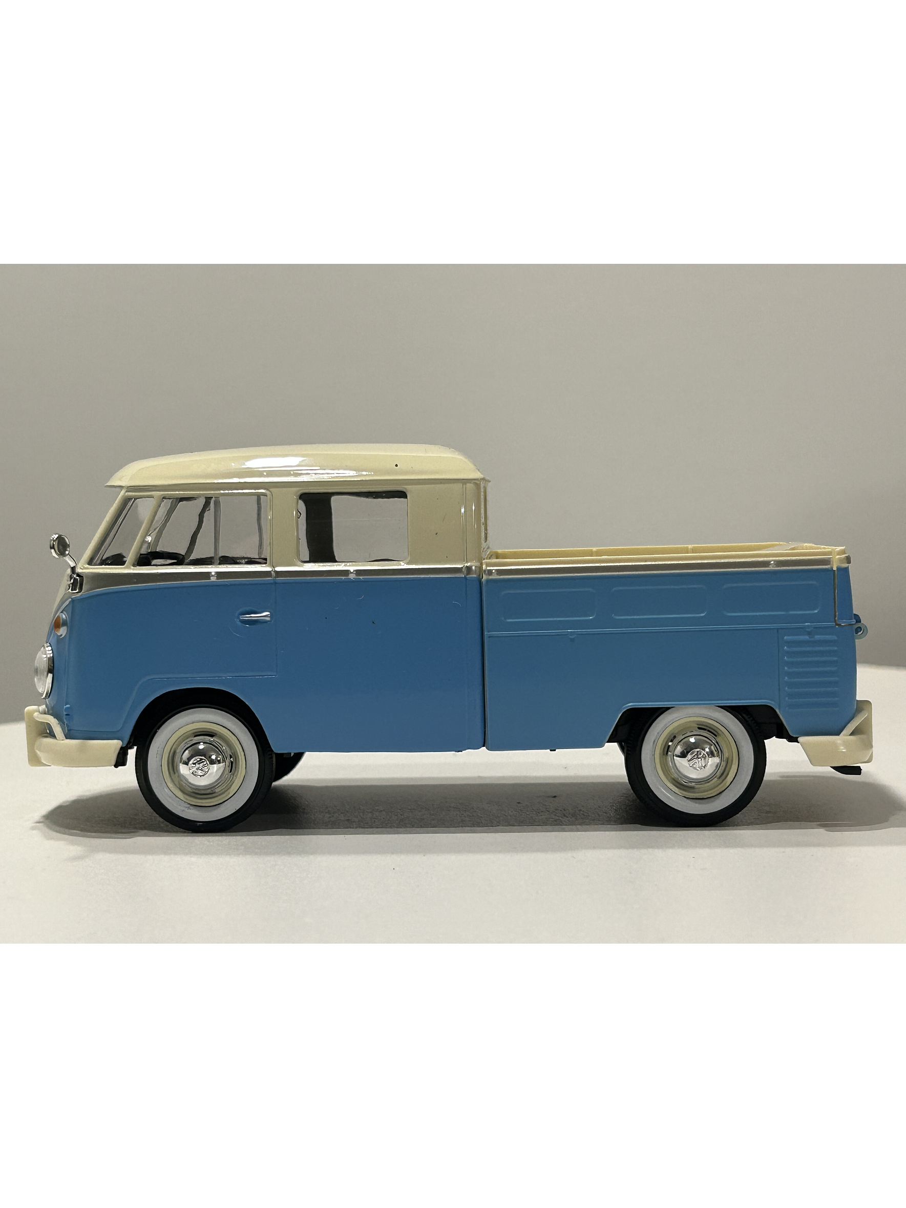 Motormax Volkswagen T1 DoKa (Double Cab Pickup), 1:24 – Timeless Legends 20