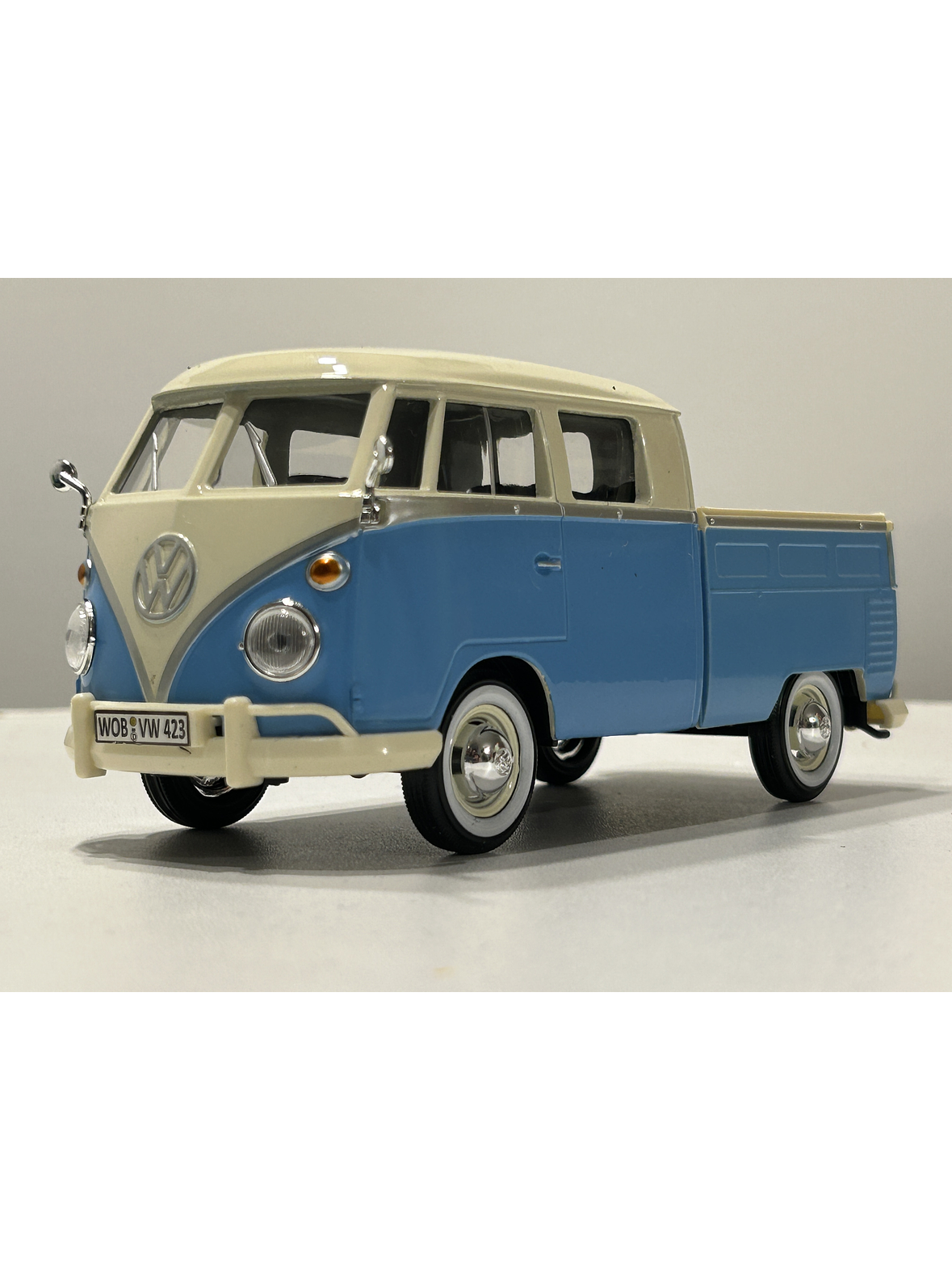 Motormax Volkswagen T1 DoKa (Double Cab Pickup), 1:24 – Timeless Legends 12