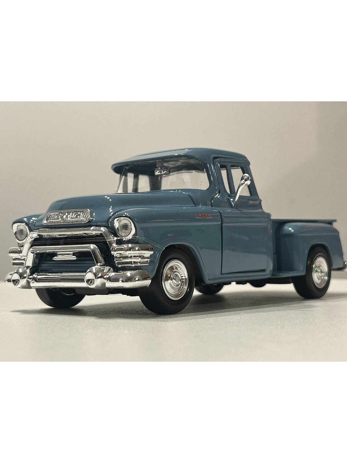 Motormax GMC 100 Pickup, 1:24 (Timeless Legends) – Ruta Nostalgia Chile 1