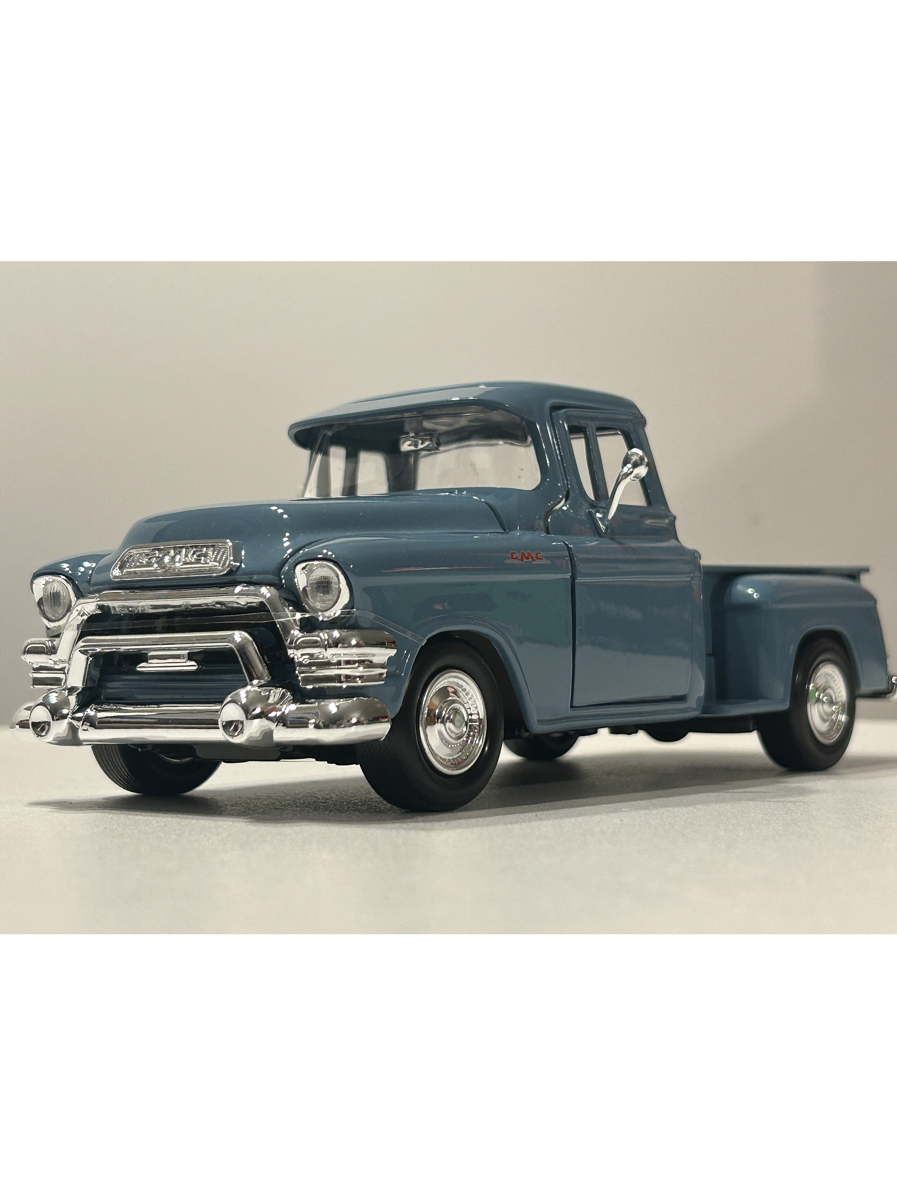 Motormax GMC 100 Pickup, 1:24 (Timeless Legends) – Ruta Nostalgia Chile 1