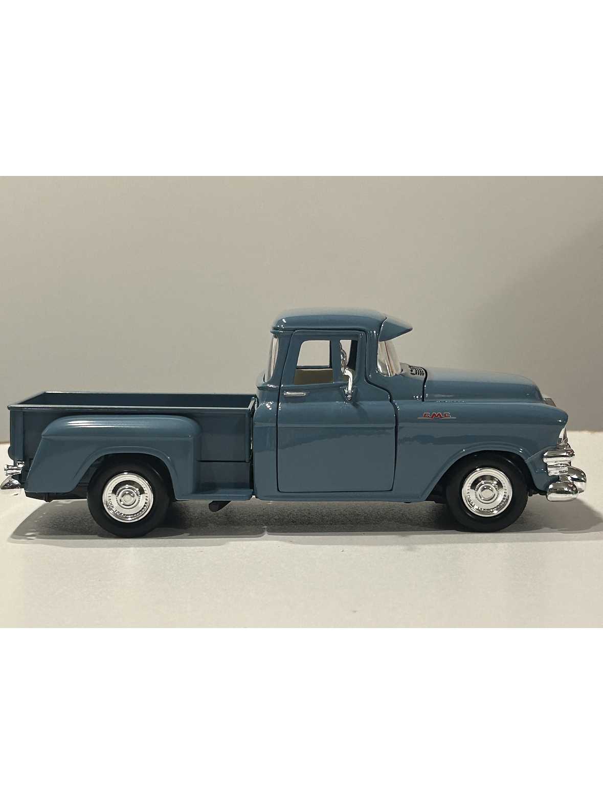 Motormax GMC 100 Pickup, 1:24 (Timeless Legends) – Ruta Nostalgia Chile 5