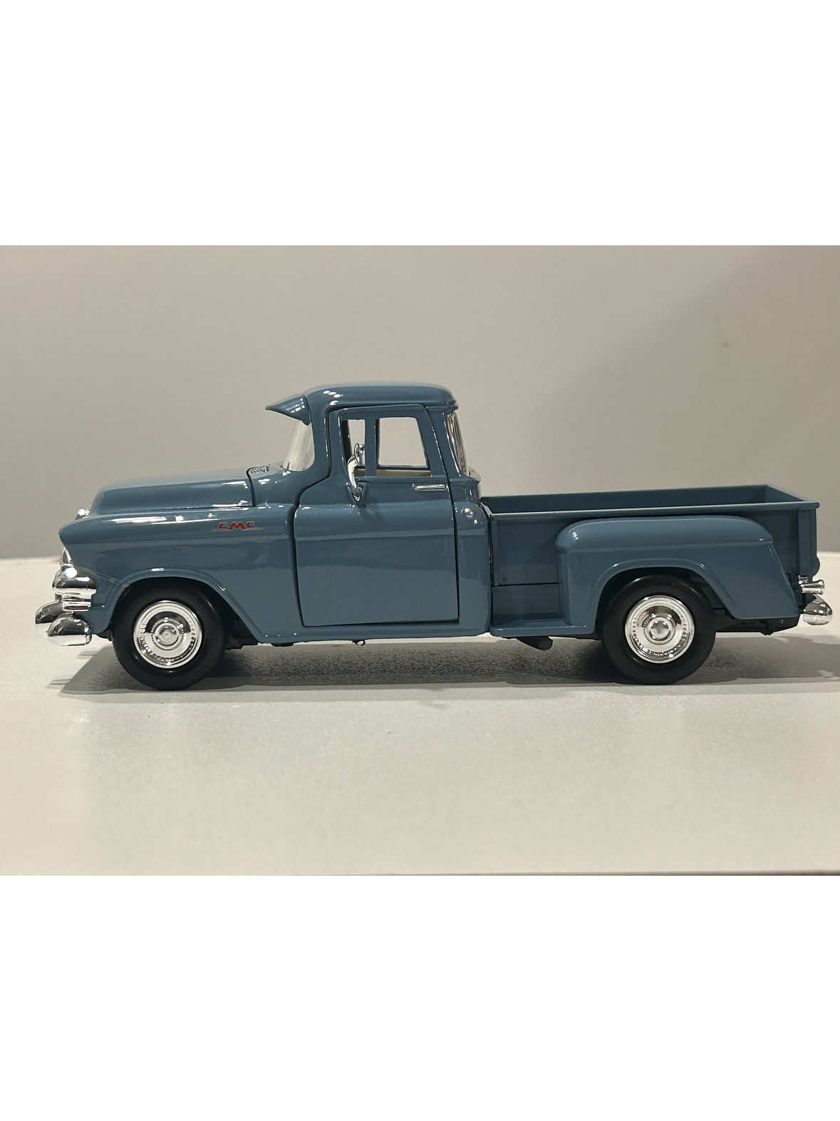 Motormax GMC 100 Pickup, 1:24 (Timeless Legends) – Ruta Nostalgia Chile 9