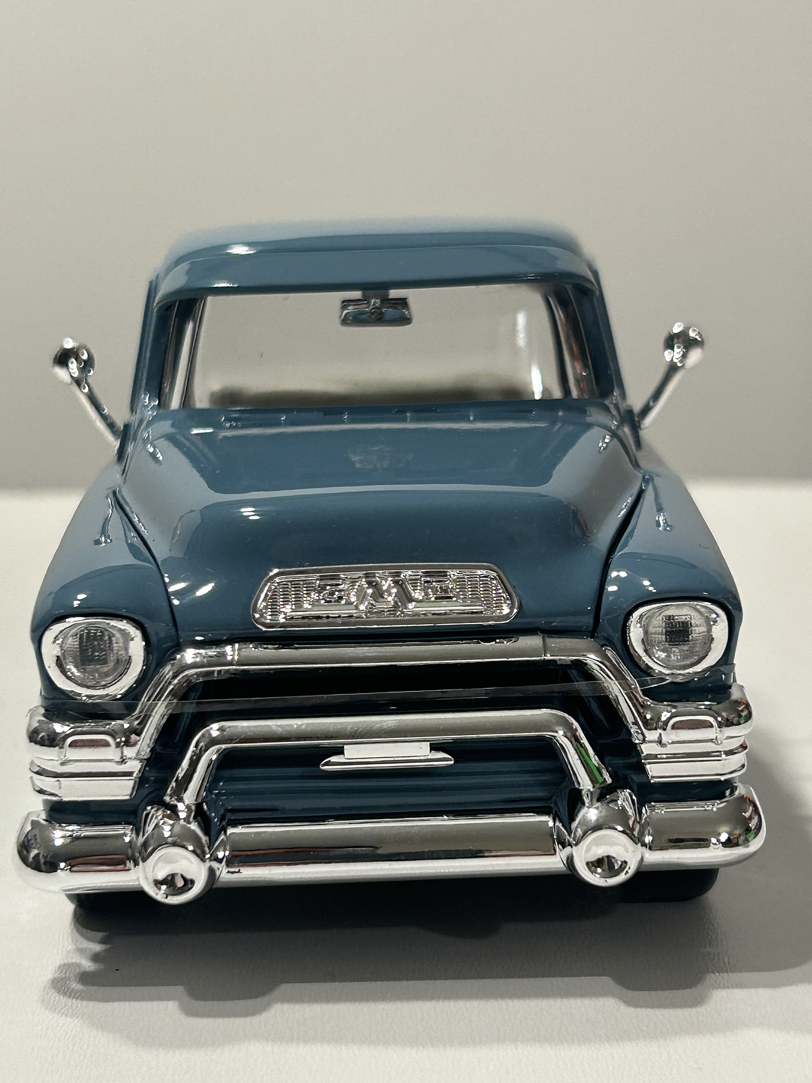 Motormax GMC 100 Pickup, 1:24 (Timeless Legends) – Ruta Nostalgia Chile 2