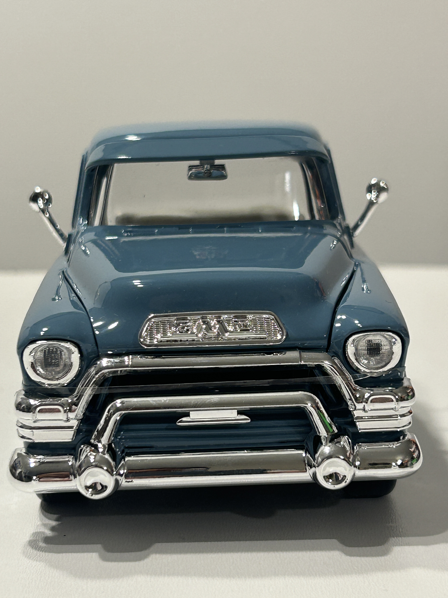 Motormax GMC 100 Pickup, 1:24 (Timeless Legends) – Ruta Nostalgia Chile 2