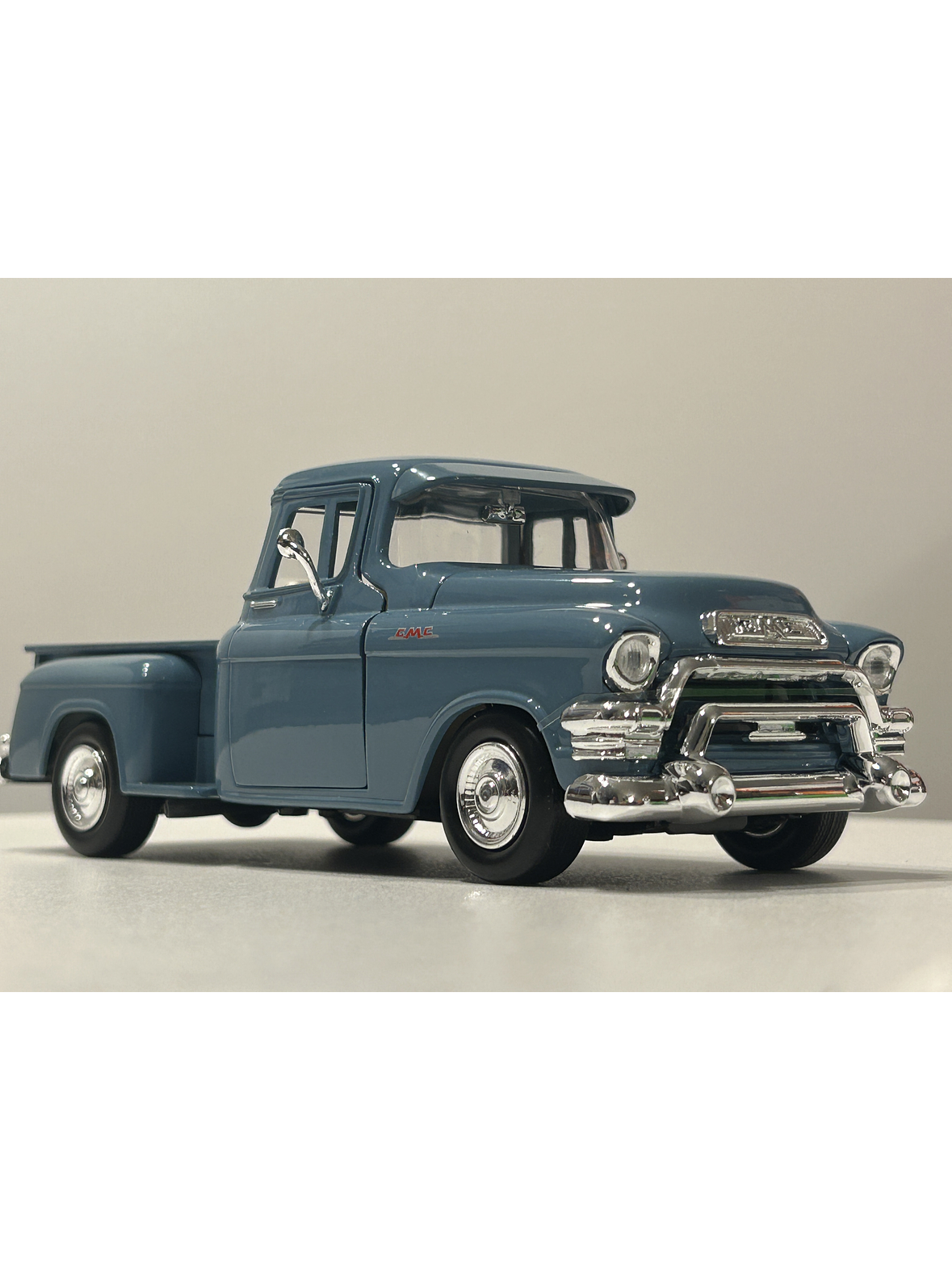 Motormax GMC 100 Pickup, 1:24 (Timeless Legends) – Ruta Nostalgia Chile 4