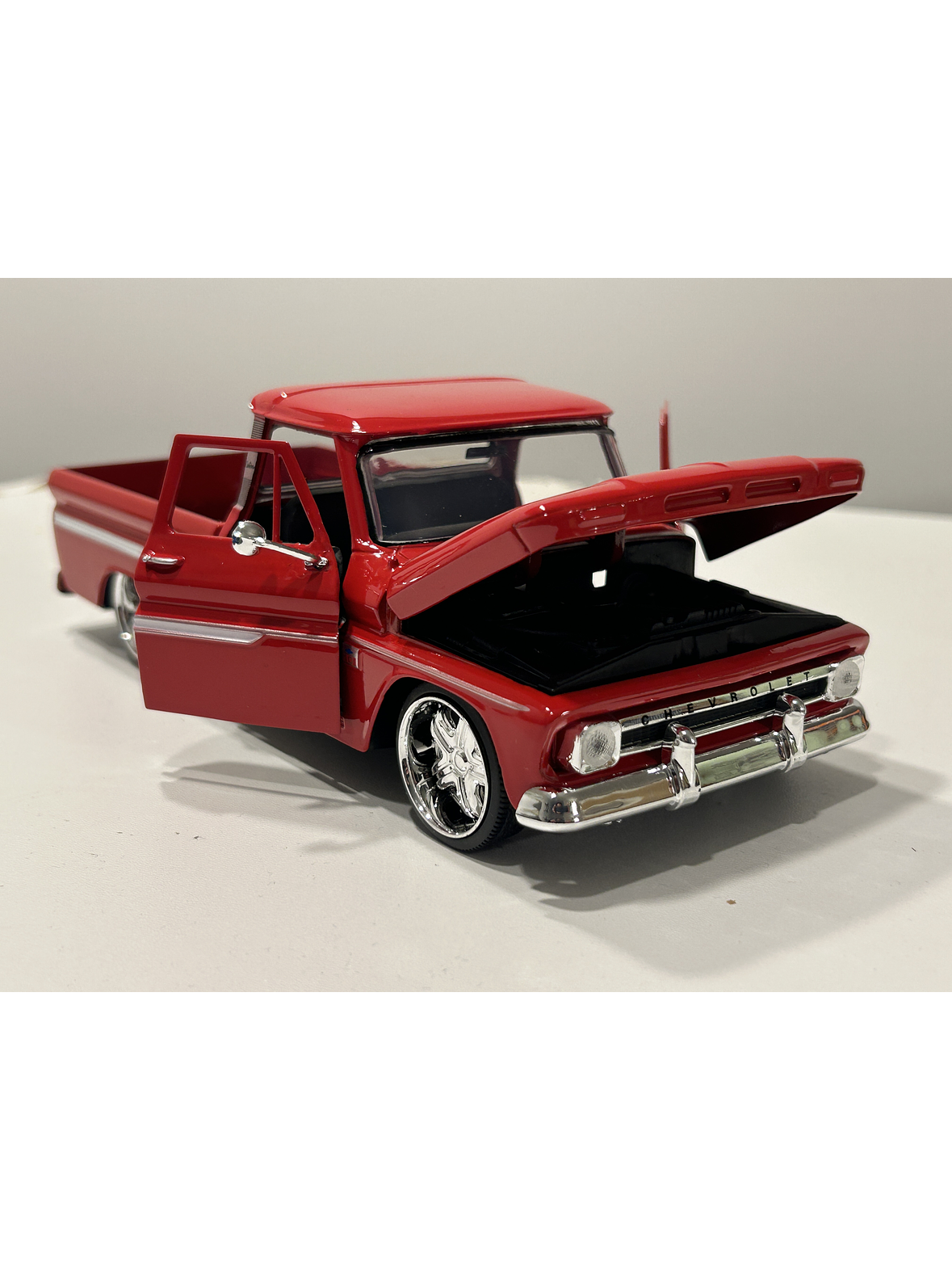 Motormax Chevrolet C10 Fleetside Pick-Up 1966, 1:24 – Clásico “C-10” primera generación | Ruta Nostalgia Chile 28