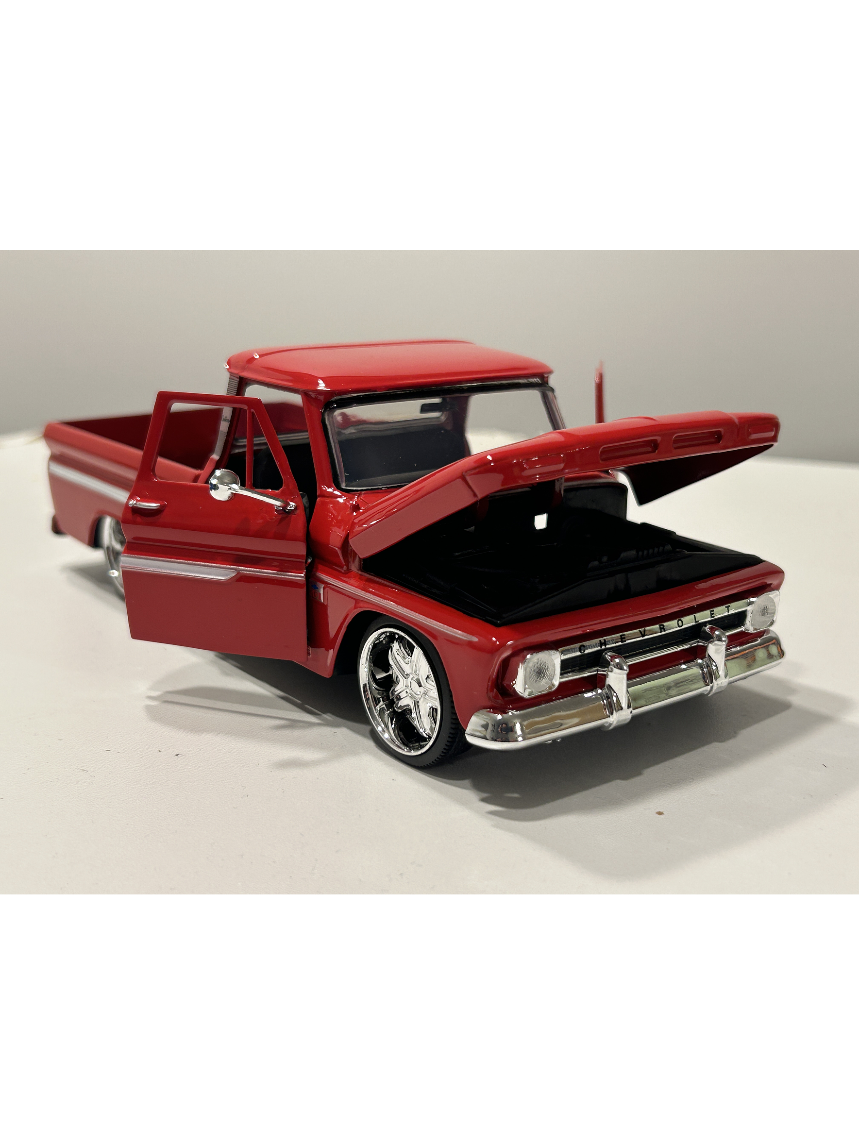 Motormax Chevrolet C10 Fleetside Pick-Up 1966, 1:24 – Clásico “C-10” primera generación | Ruta Nostalgia Chile 28