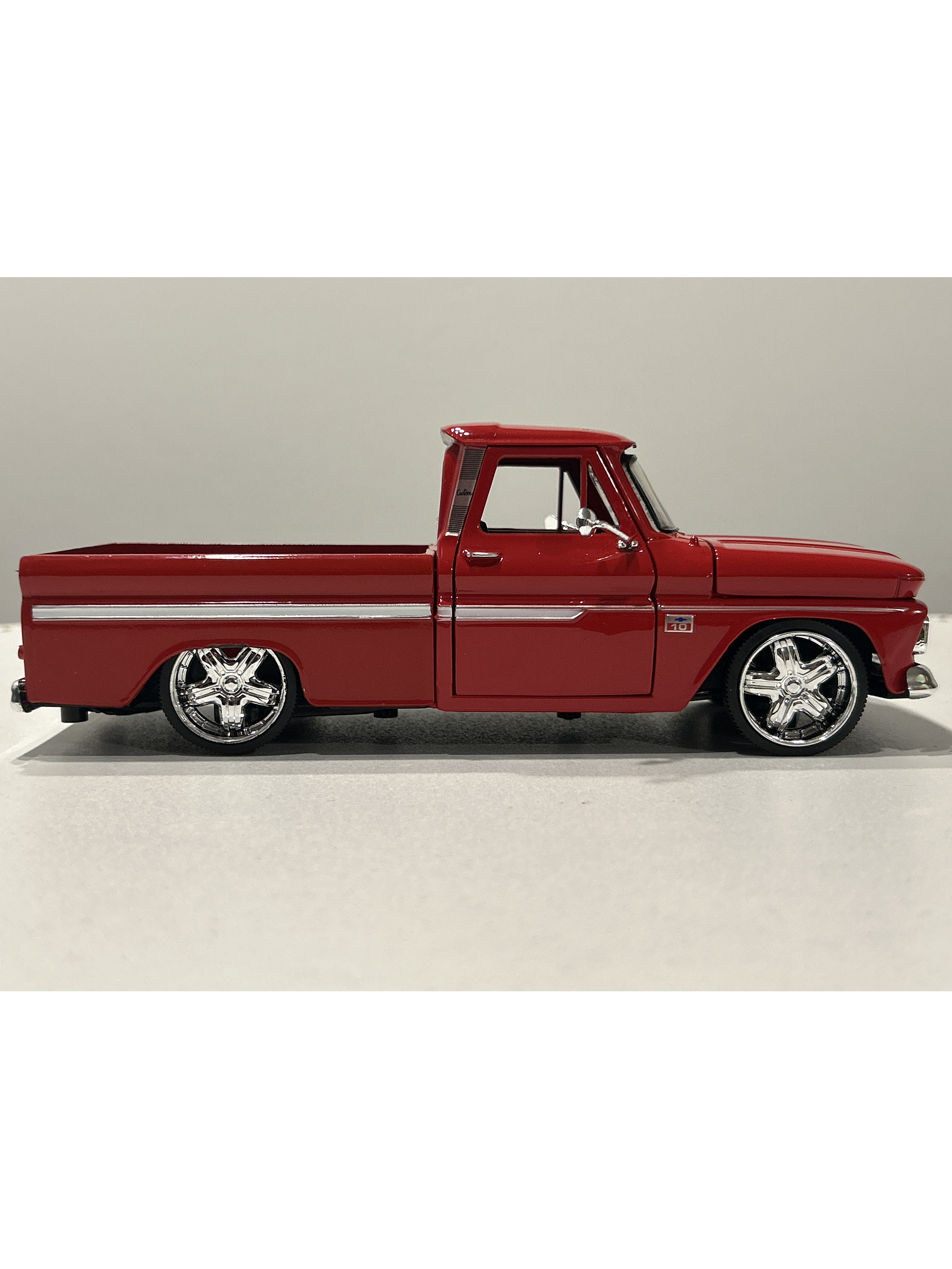 Motormax Chevrolet C10 Fleetside Pick-Up 1966, 1:24 – Clásico “C-10” primera generación | Ruta Nostalgia Chile 30