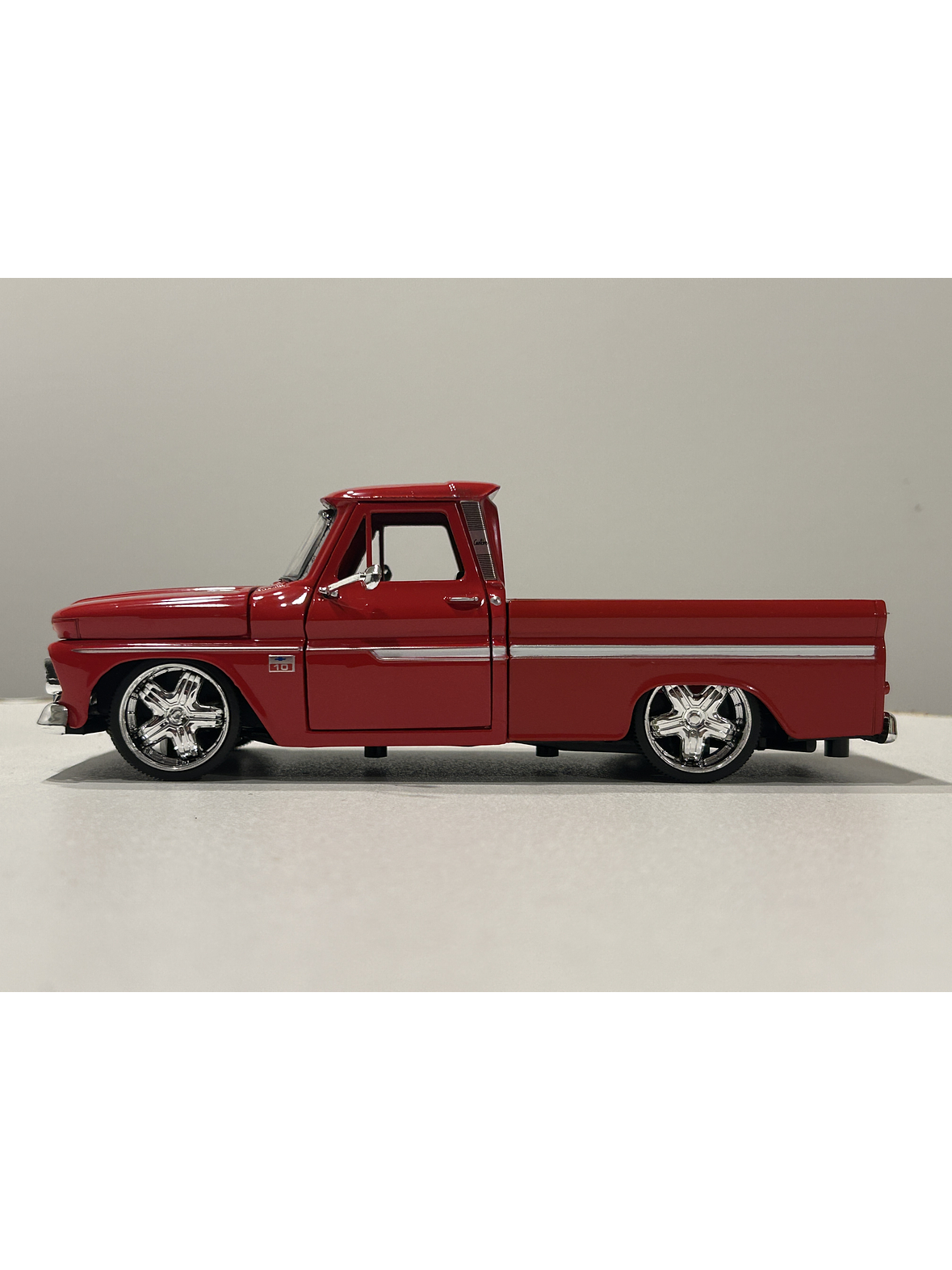 Motormax Chevrolet C10 Fleetside Pick-Up 1966, 1:24 – Clásico “C-10” primera generación | Ruta Nostalgia Chile 34