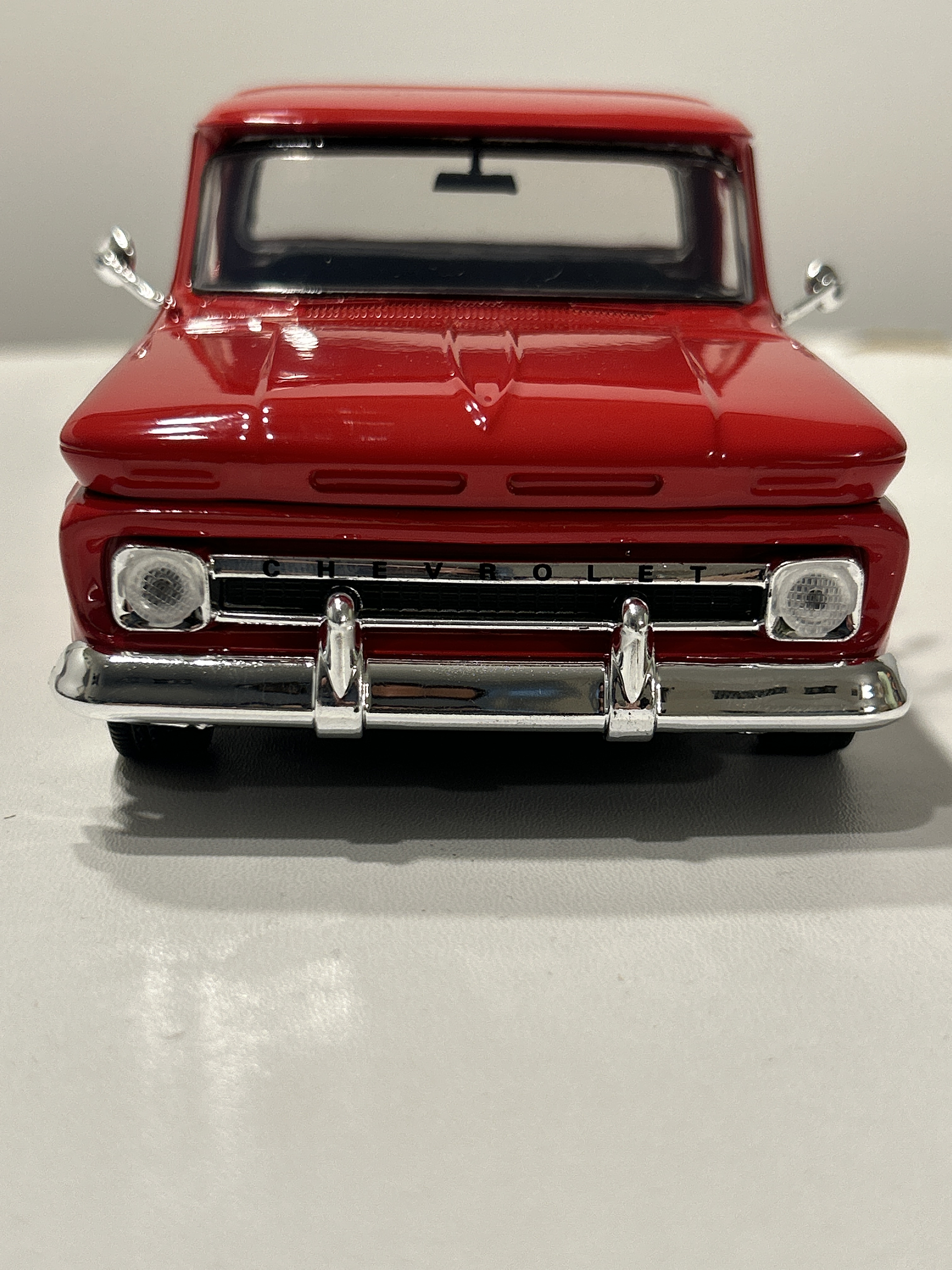 Motormax Chevrolet C10 Fleetside Pick-Up 1966, 1:24 – Clásico “C-10” primera generación | Ruta Nostalgia Chile 27