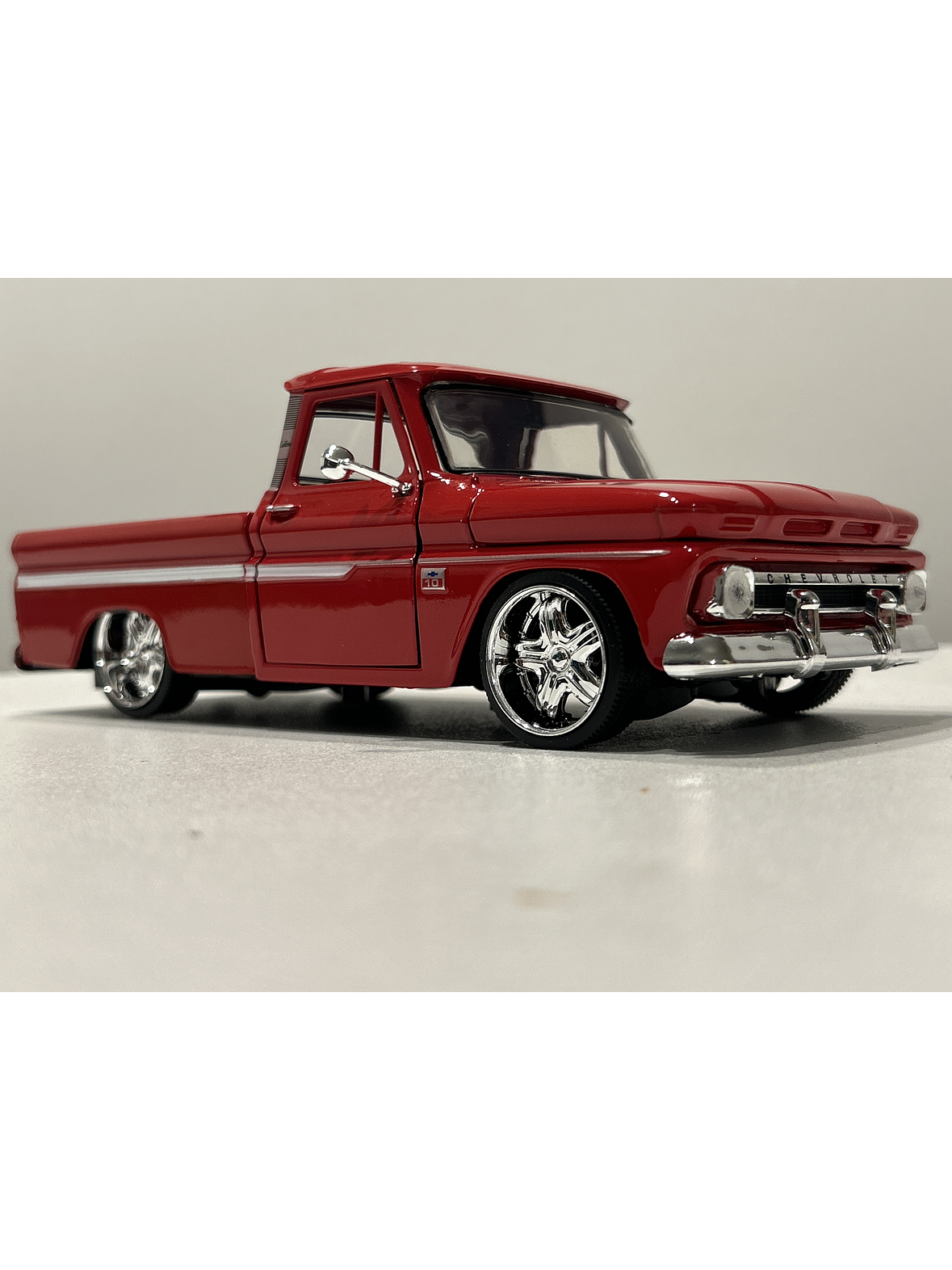 Motormax Chevrolet C10 Fleetside Pick-Up 1966, 1:24 – Clásico “C-10” primera generación | Ruta Nostalgia Chile 29