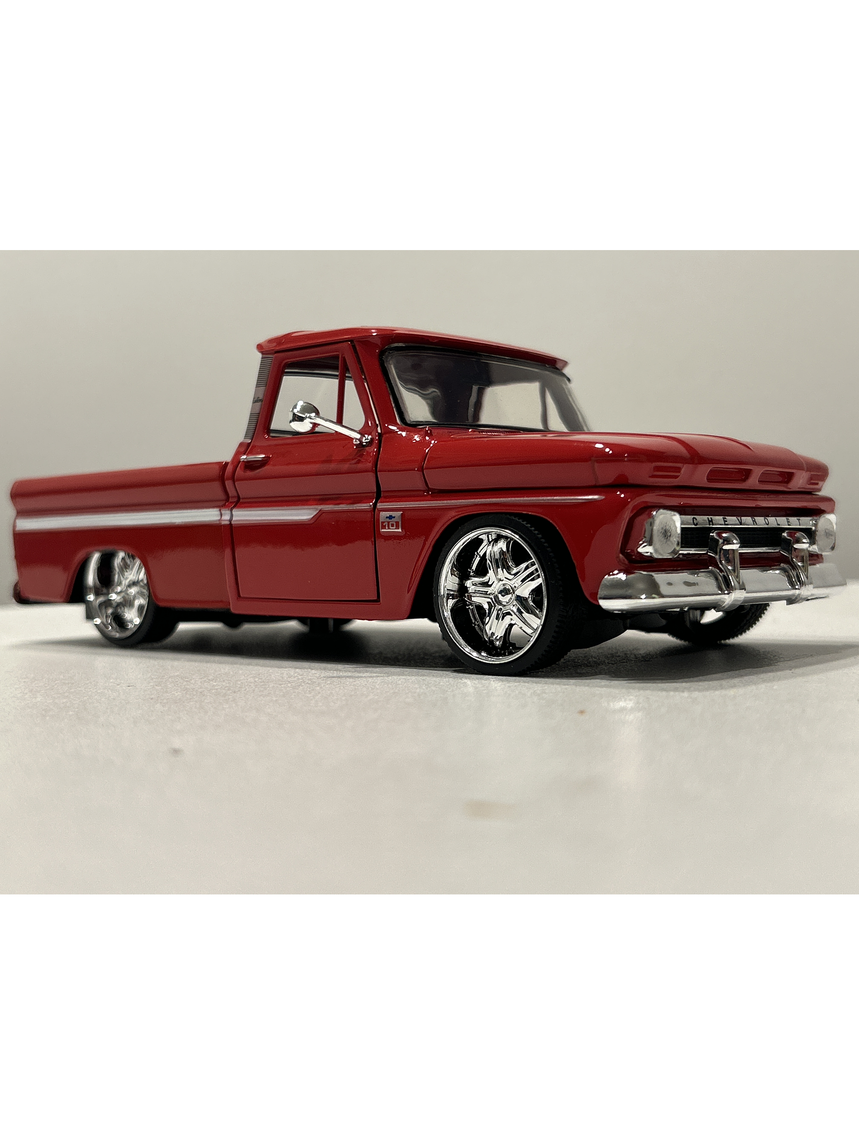 Motormax Chevrolet C10 Fleetside Pick-Up 1966, 1:24 – Clásico “C-10” primera generación | Ruta Nostalgia Chile 29