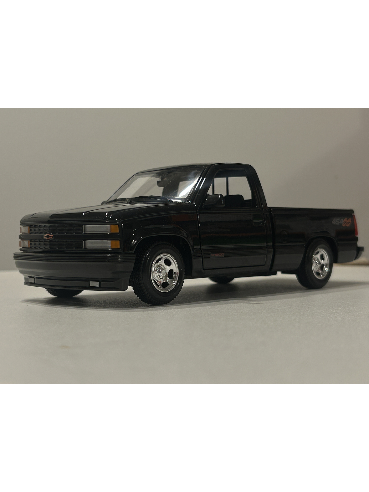 Maisto Chevrolet 454 SS Pick-up 1993 - Camioneta de culto a escala 1:24  – el “muscle truck” de los 90's 12