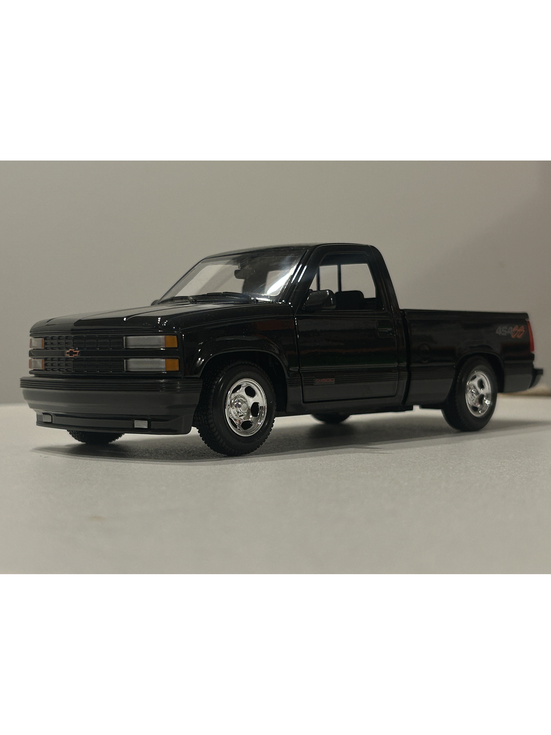 Maisto Chevrolet 454 SS Pick-up 1993 - Camioneta de culto a escala 1:24  – el “muscle truck” de los 90's 12