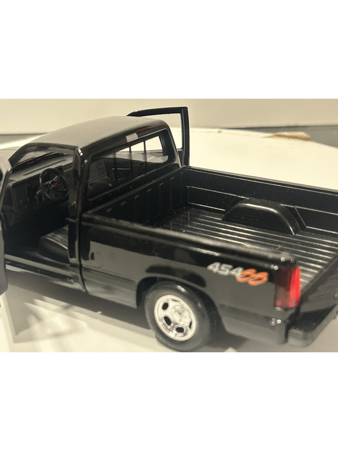 Maisto Chevrolet 454 SS Pick-up 1993 - Camioneta de culto a escala 1:24  – el “muscle truck” de los 90's 18