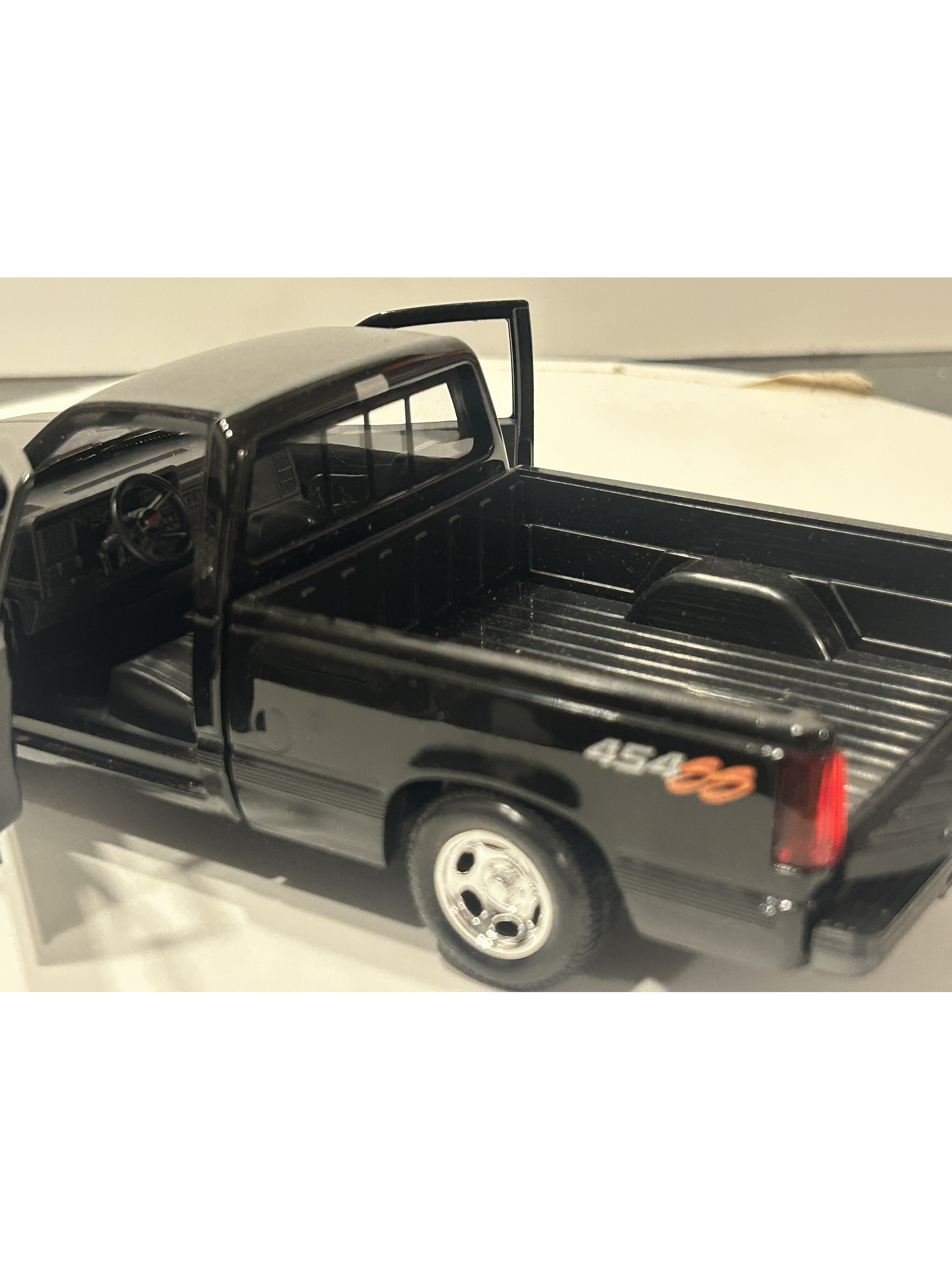Maisto Chevrolet 454 SS Pick-up 1993 - Camioneta de culto a escala 1:24  – el “muscle truck” de los 90's 18