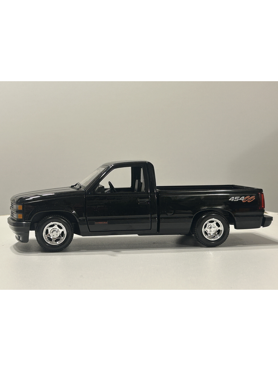 Maisto Chevrolet 454 SS Pick-up 1993 - Camioneta de culto a escala 1:24  – el “muscle truck” de los 90's 19