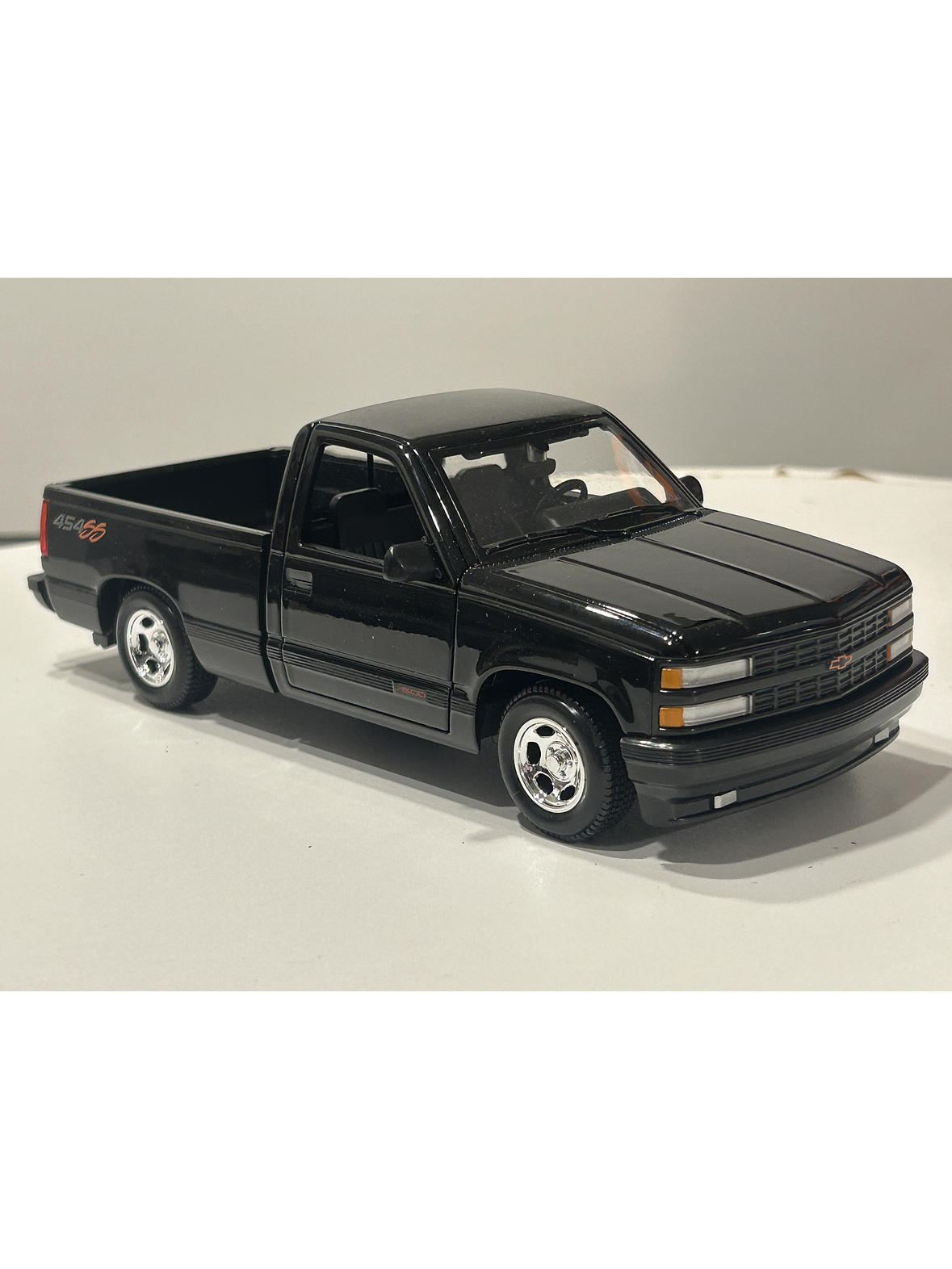 Maisto Chevrolet 454 SS Pick-up 1993 - Camioneta de culto a escala 1:24  – el “muscle truck” de los 90's 20