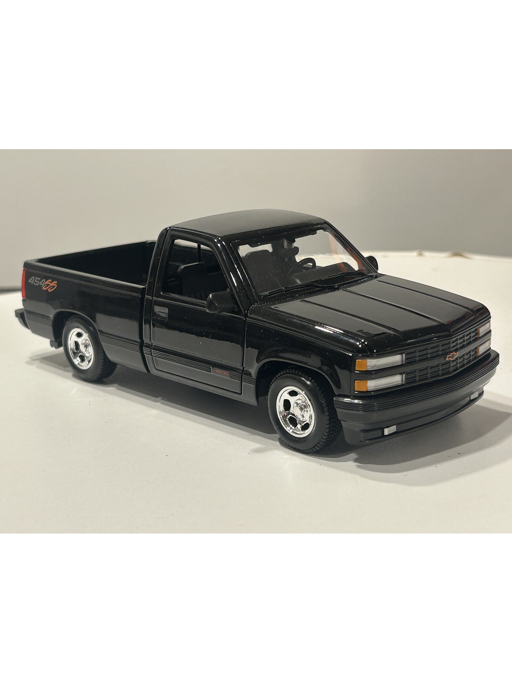 Maisto Chevrolet 454 SS Pick-up 1993 - Camioneta de culto a escala 1:24  – el “muscle truck” de los 90's 20