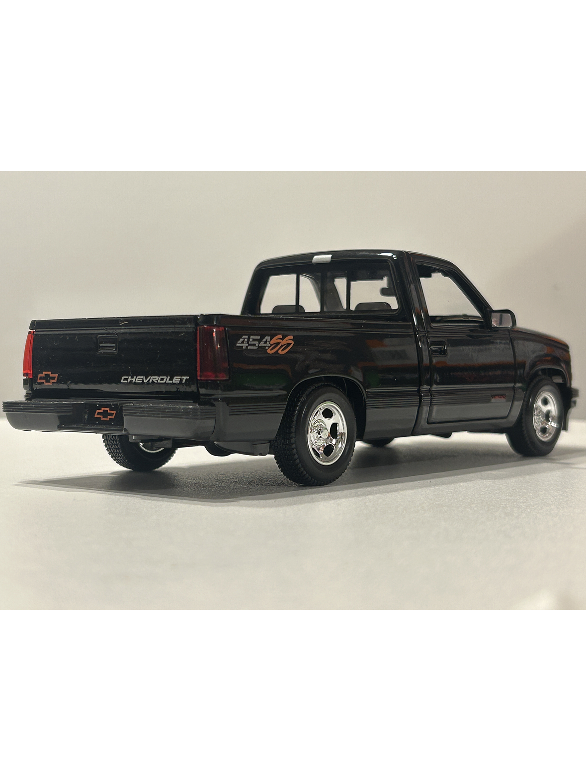 Maisto Chevrolet 454 SS Pick-up 1993 - Camioneta de culto a escala 1:24  – el “muscle truck” de los 90's 17
