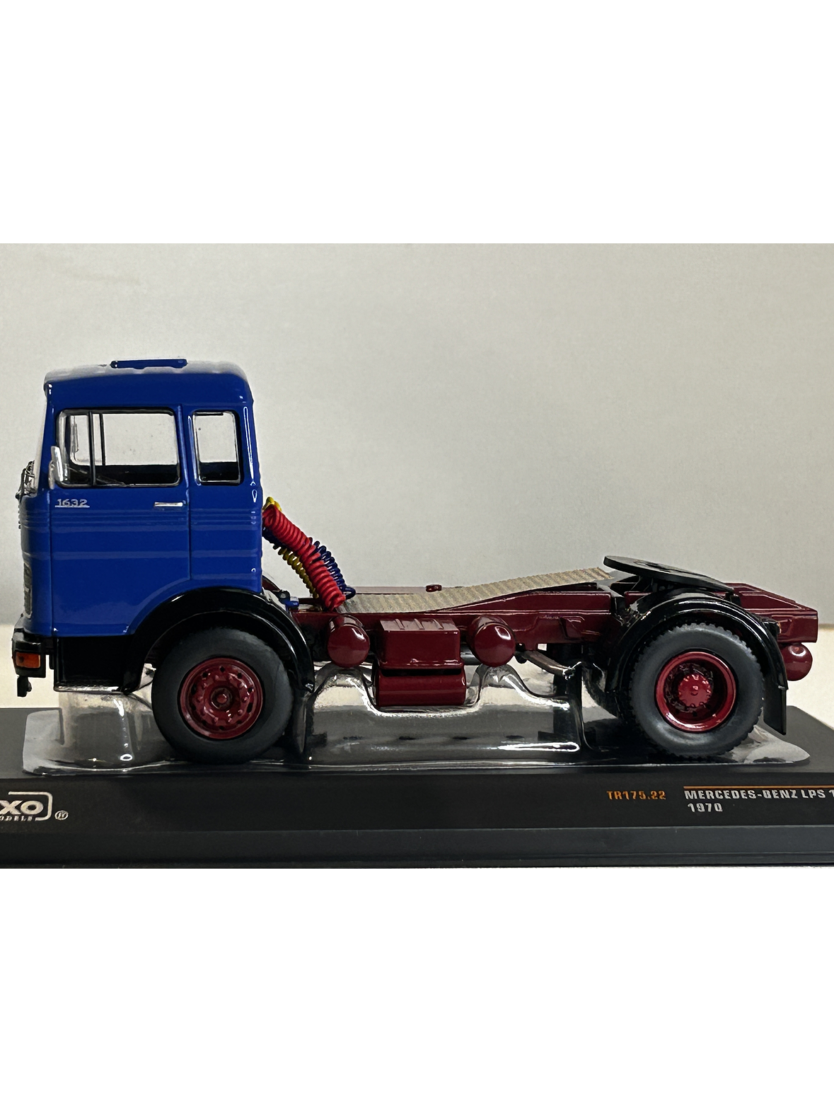 Camión Mercedes-Benz LPS 1632 (1970) | IXO models. Escala 1:43 – Tracto camión alemán clásico | Ruta Nostalgia Chile 8