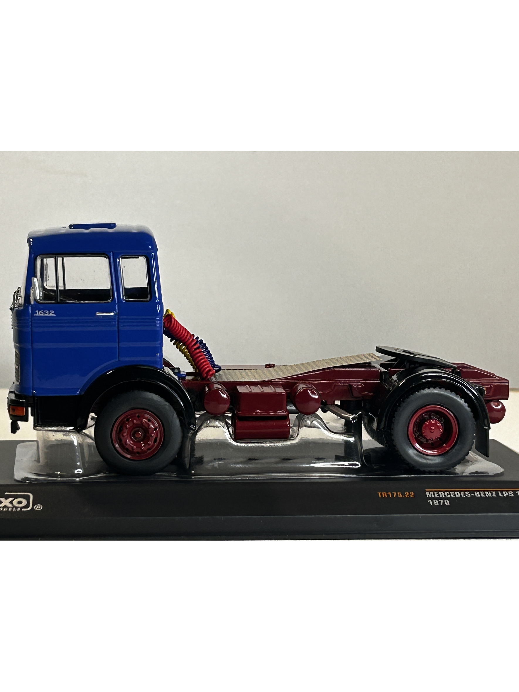 Camión Mercedes-Benz LPS 1632 (1970) | IXO models. Escala 1:43 – Tracto camión alemán clásico | Ruta Nostalgia Chile 8