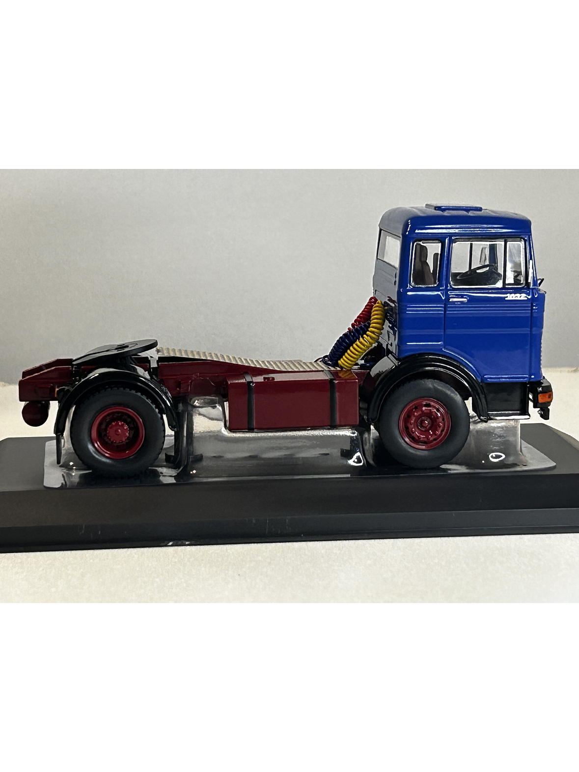 Camión Mercedes-Benz LPS 1632 (1970) | IXO models. Escala 1:43 – Tracto camión alemán clásico | Ruta Nostalgia Chile 5