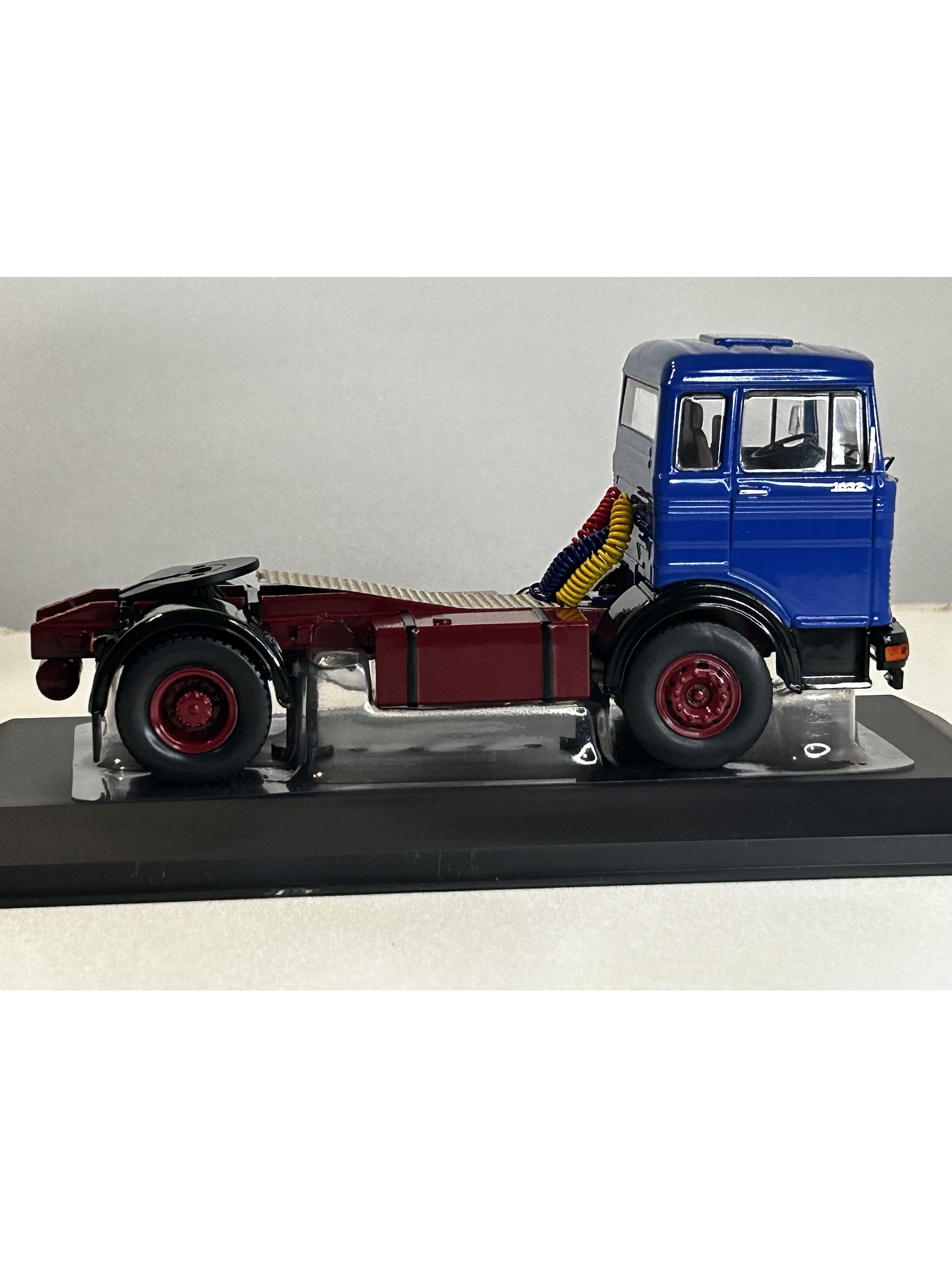 Camión Mercedes-Benz LPS 1632 (1970) | IXO models. Escala 1:43 – Tracto camión alemán clásico | Ruta Nostalgia Chile 5