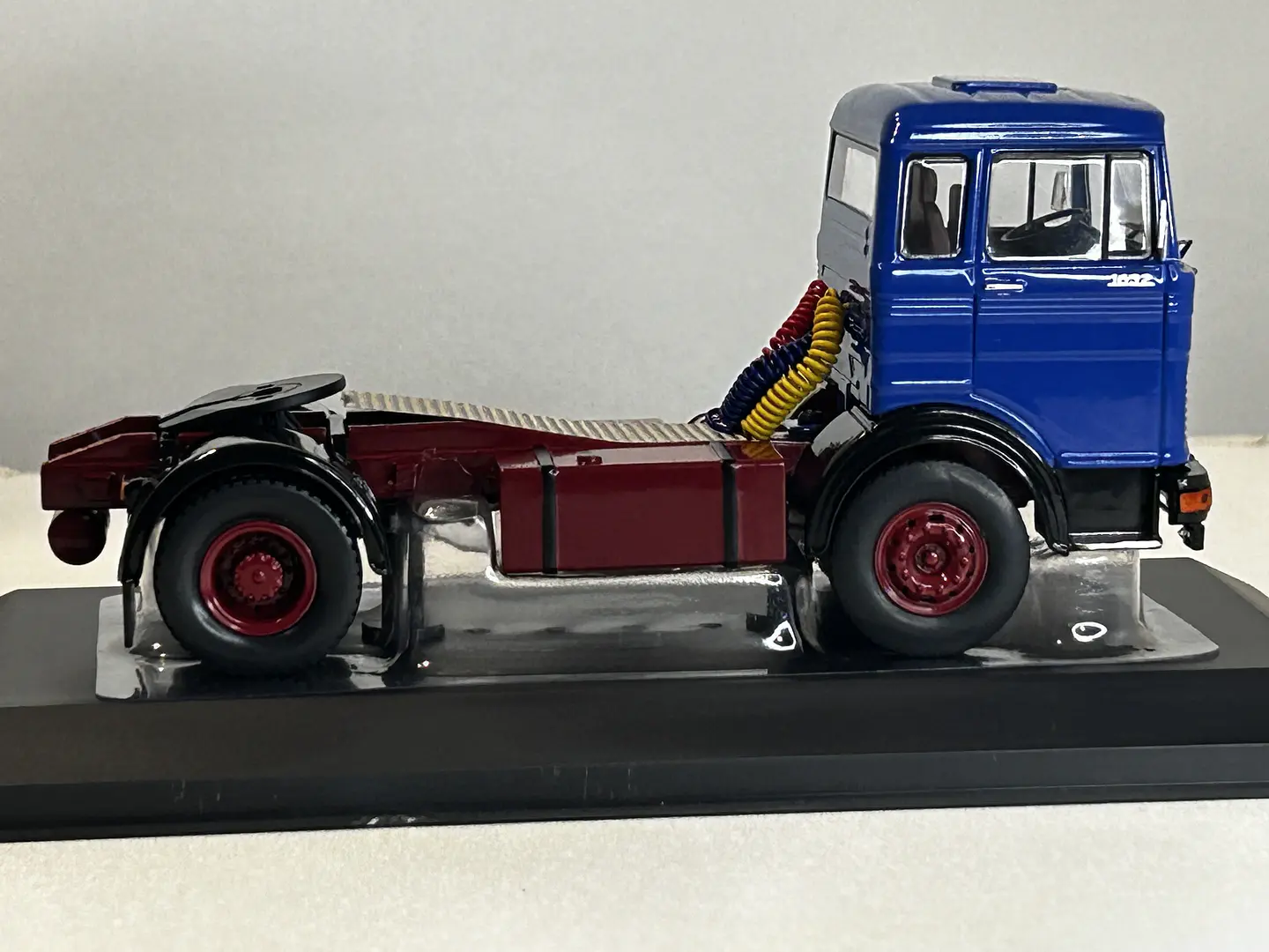 Camión Mercedes-Benz LPS 1632 (1970) | IXO 1:43 5