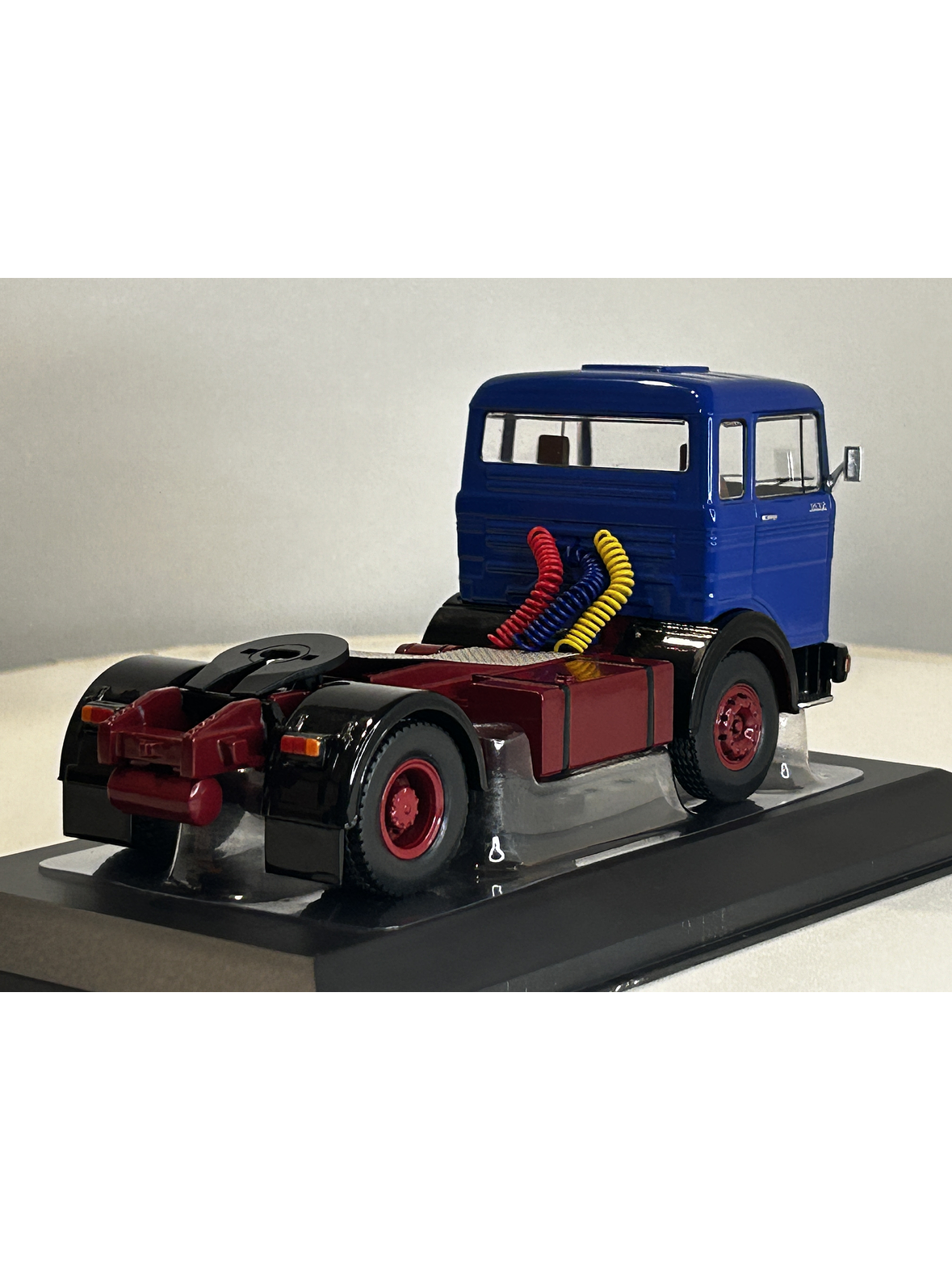 Camión Mercedes-Benz LPS 1632 (1970) | IXO models. Escala 1:43 – Tracto camión alemán clásico | Ruta Nostalgia Chile 6