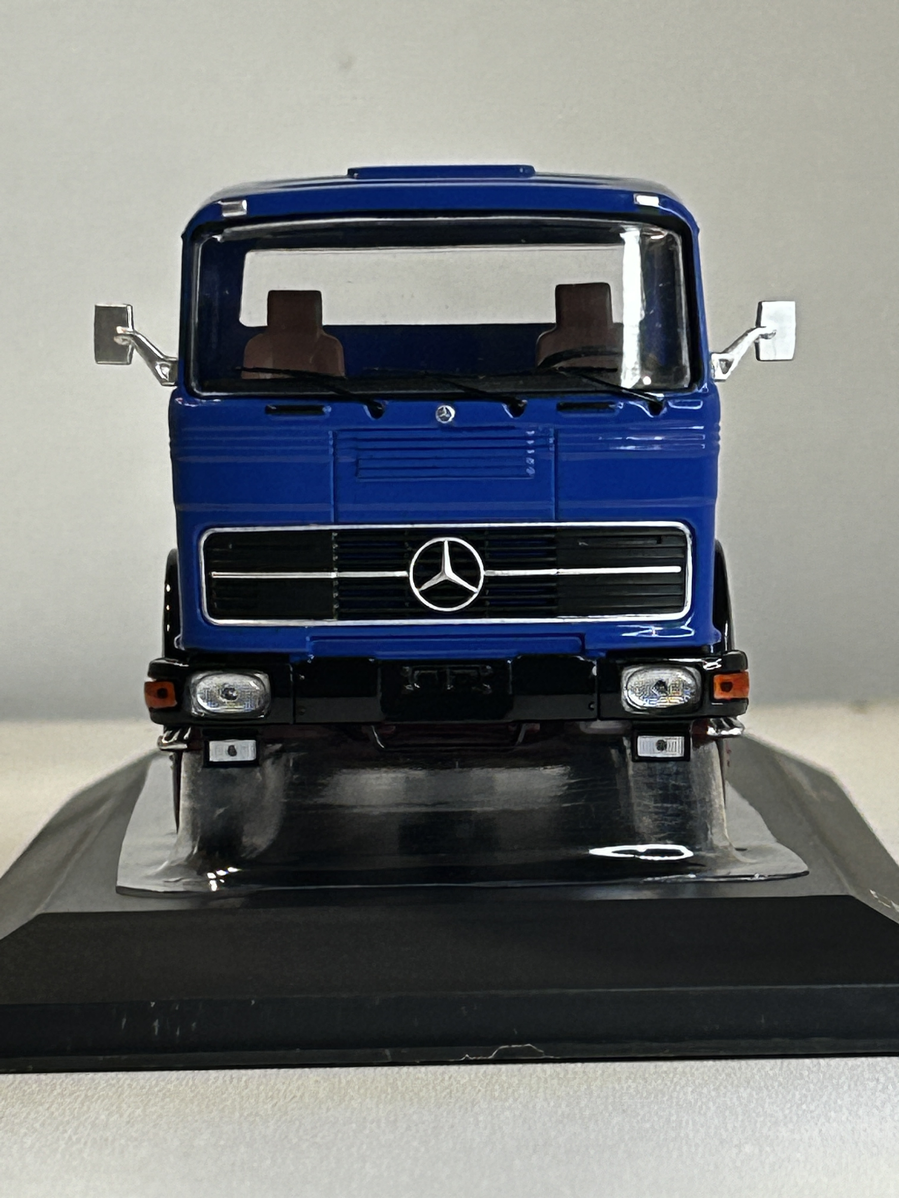 Camión Mercedes-Benz LPS 1632 (1970) | IXO models. Escala 1:43 – Tracto camión alemán clásico | Ruta Nostalgia Chile 3