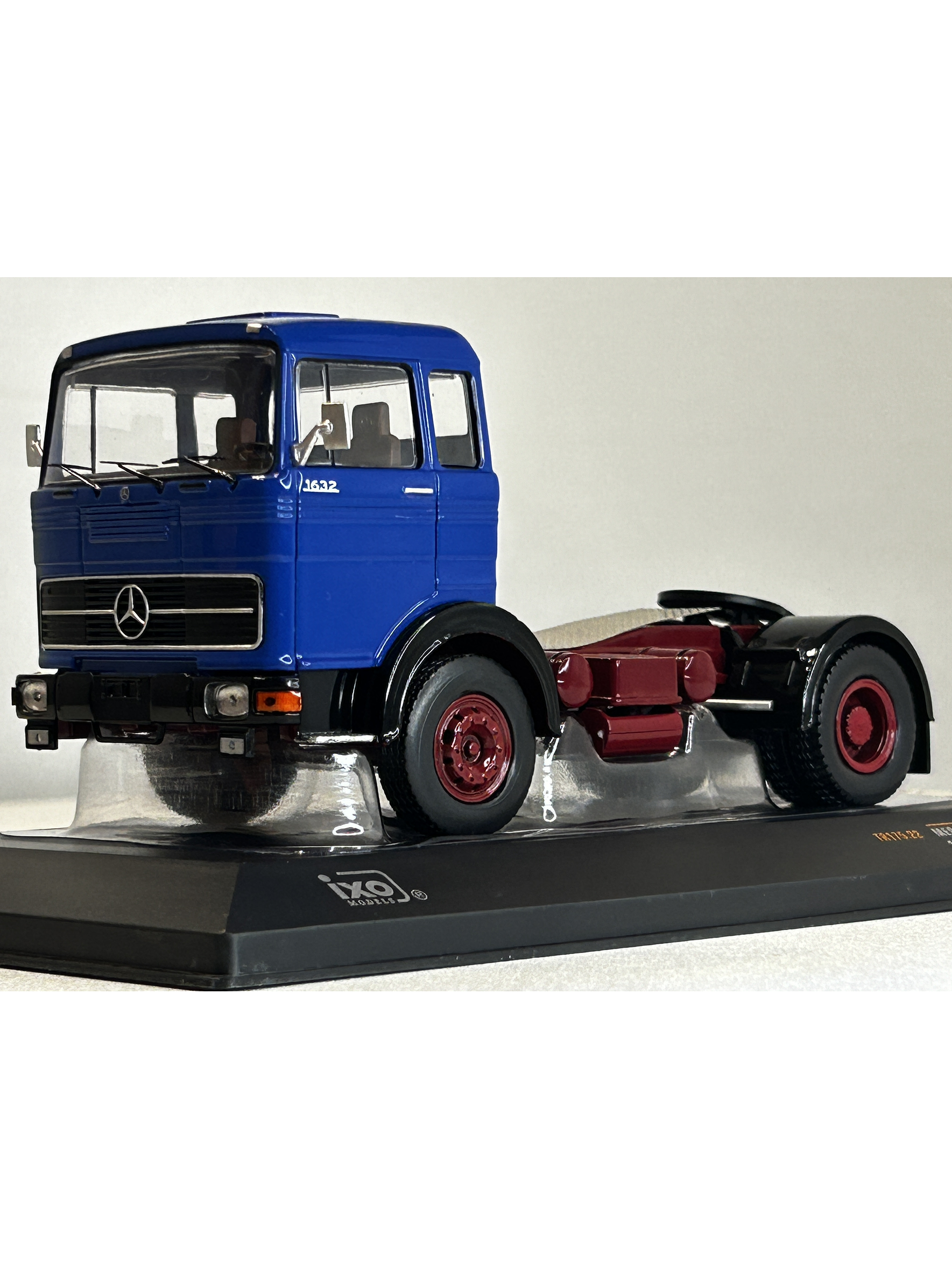 Camión Mercedes-Benz LPS 1632 (1970) | IXO models. Escala 1:43 – Tracto camión alemán clásico | Ruta Nostalgia Chile 2