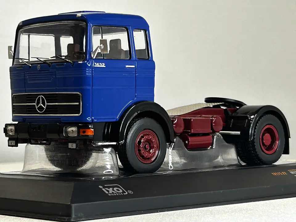 Camión Mercedes-Benz LPS 1632 (1970) | IXO 1:43 2