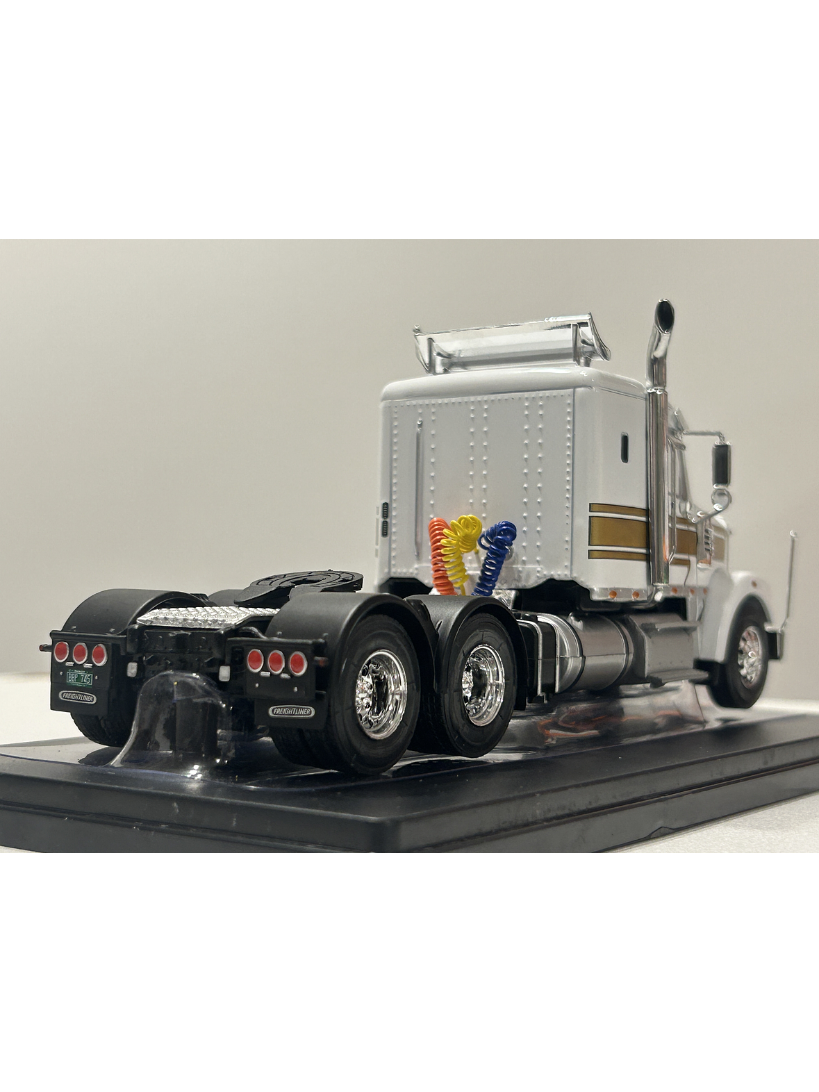 Camión Freightliner Coronado (2012) 6x4 |  IXO Models. Escala 1:43– Clásico americano de carretera | Diecast de colección 7