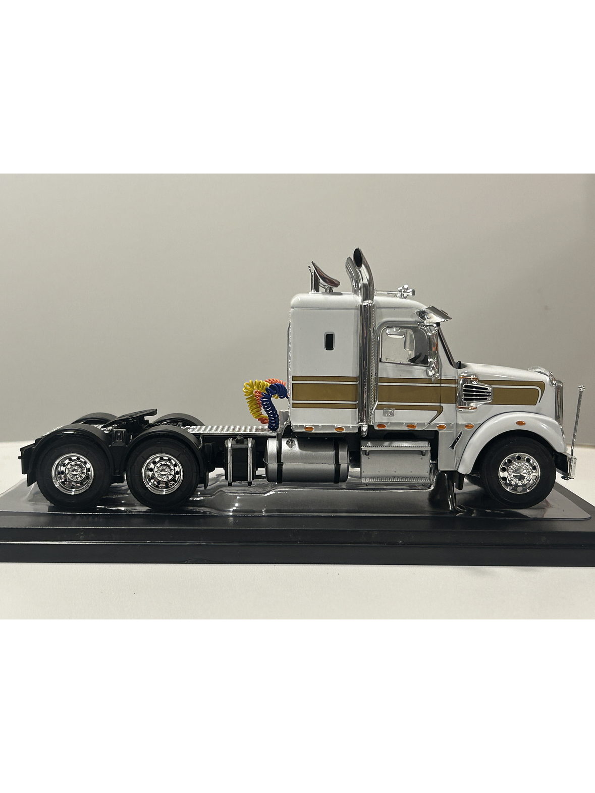 Camión Freightliner Coronado (2012) 6x4 |  IXO Models. Escala 1:43– Clásico americano de carretera | Diecast de colección 6