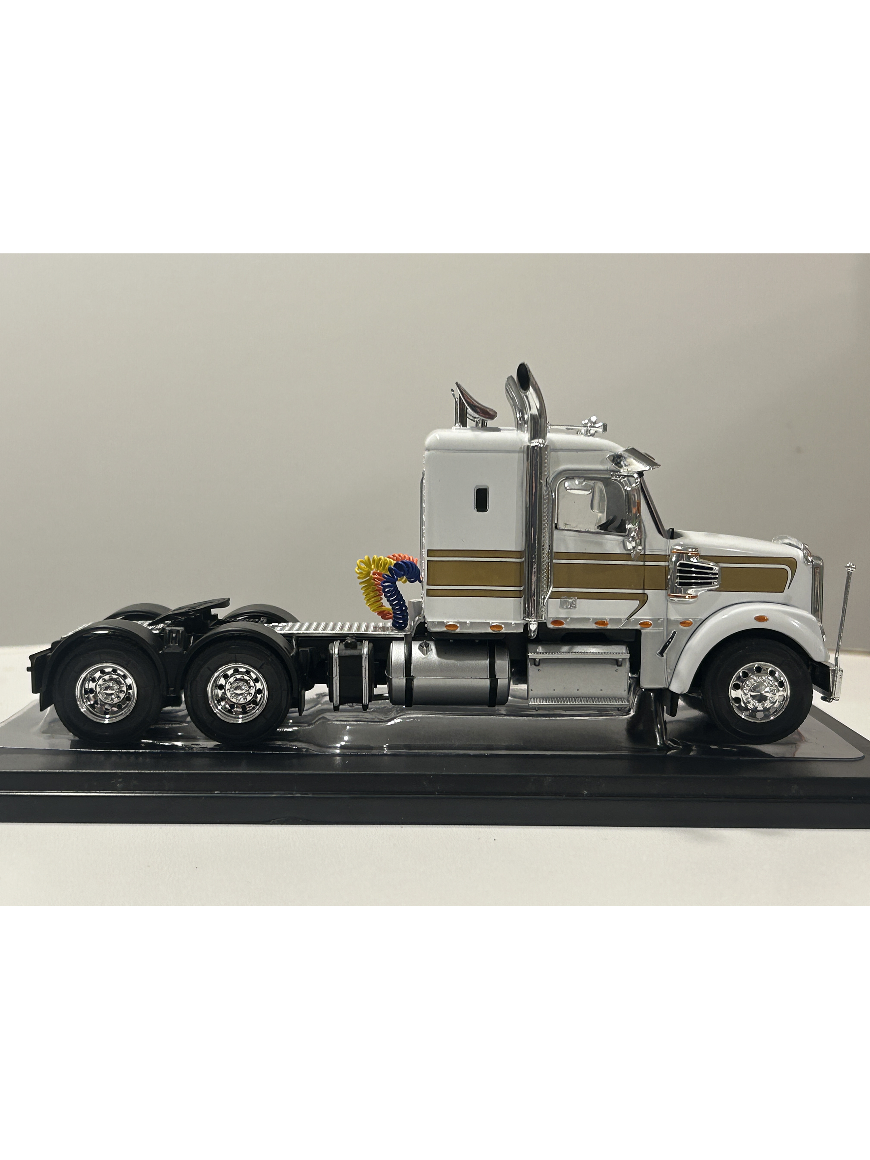 Camión Freightliner Coronado (2012) 6x4 |  IXO Models. Escala 1:43– Clásico americano de carretera | Diecast de colección 6