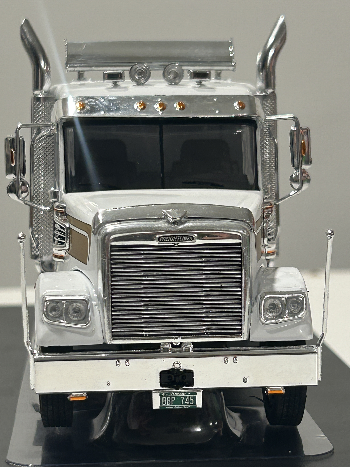 Camión Freightliner Coronado (2012) 6x4 |  IXO Models. Escala 1:43– Clásico americano de carretera | Diecast de colección 3