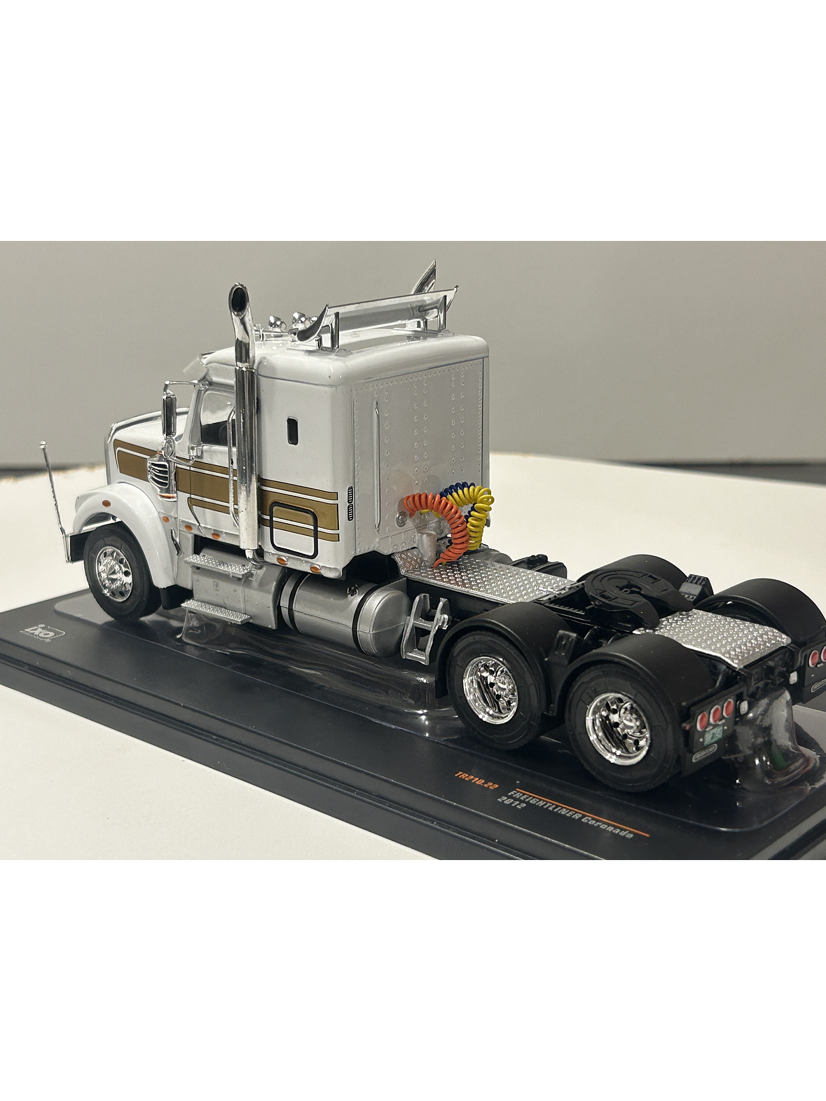 Camión Freightliner Coronado (2012) 6x4 |  IXO Models. Escala 1:43– Clásico americano de carretera | Diecast de colección 9