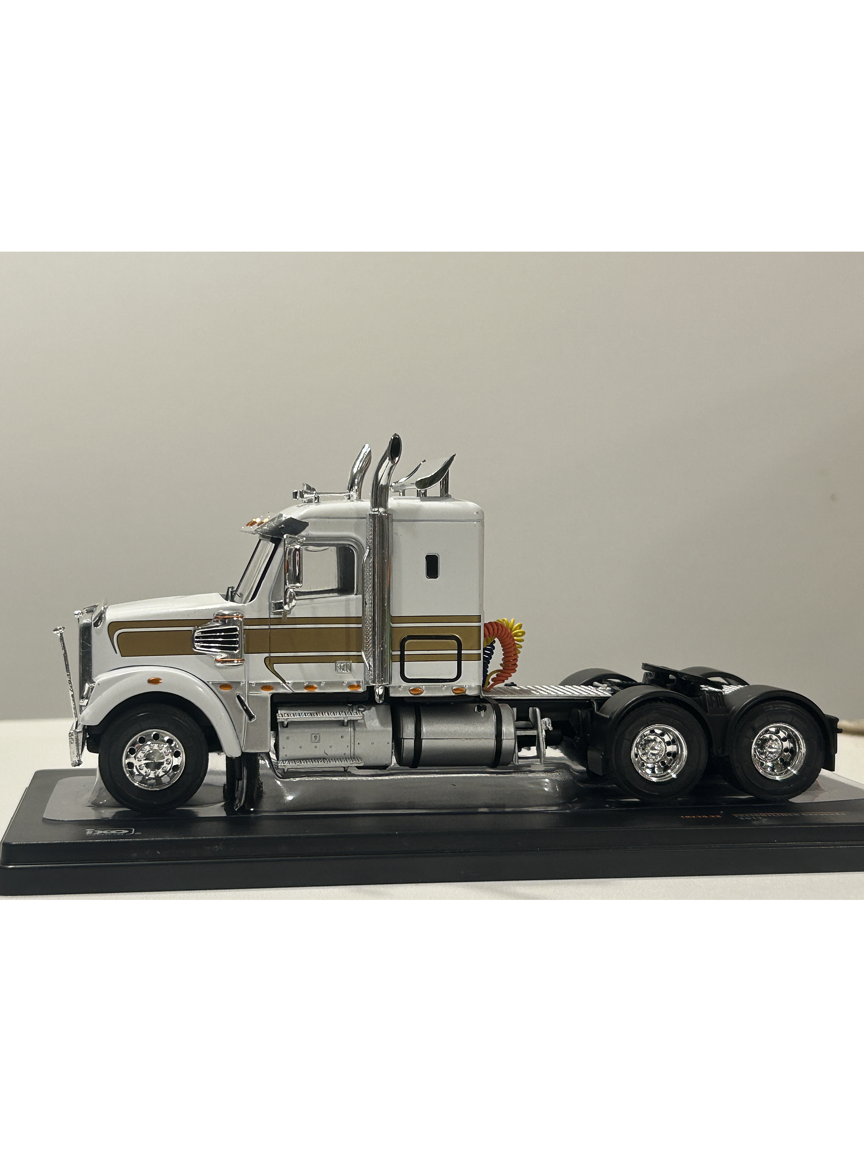 Camión Freightliner Coronado (2012) 6x4 |  IXO Models. Escala 1:43– Clásico americano de carretera | Diecast de colección 10