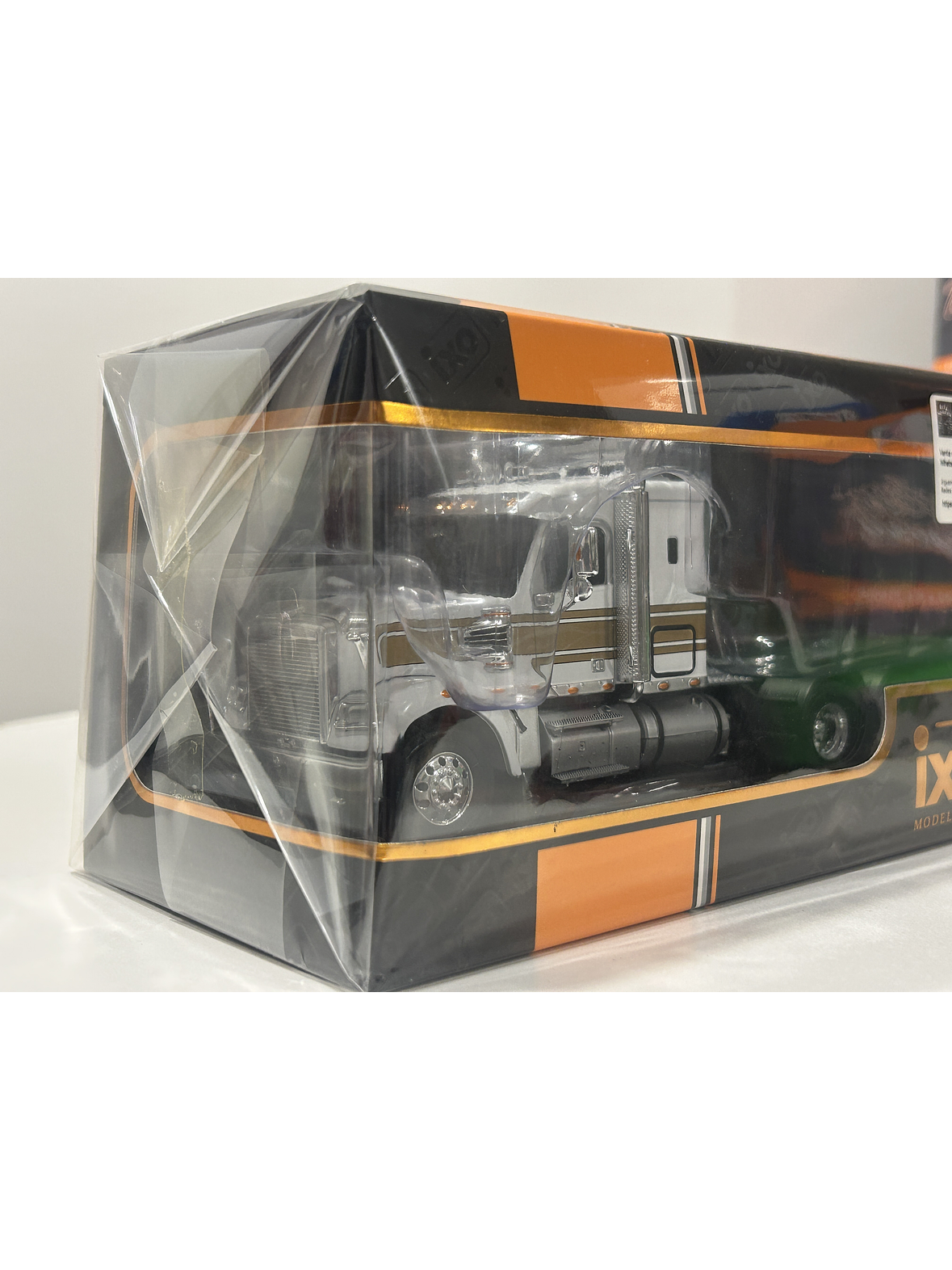 Camión Freightliner Coronado (2012) 6x4 |  IXO Models. Escala 1:43– Clásico americano de carretera | Diecast de colección 11