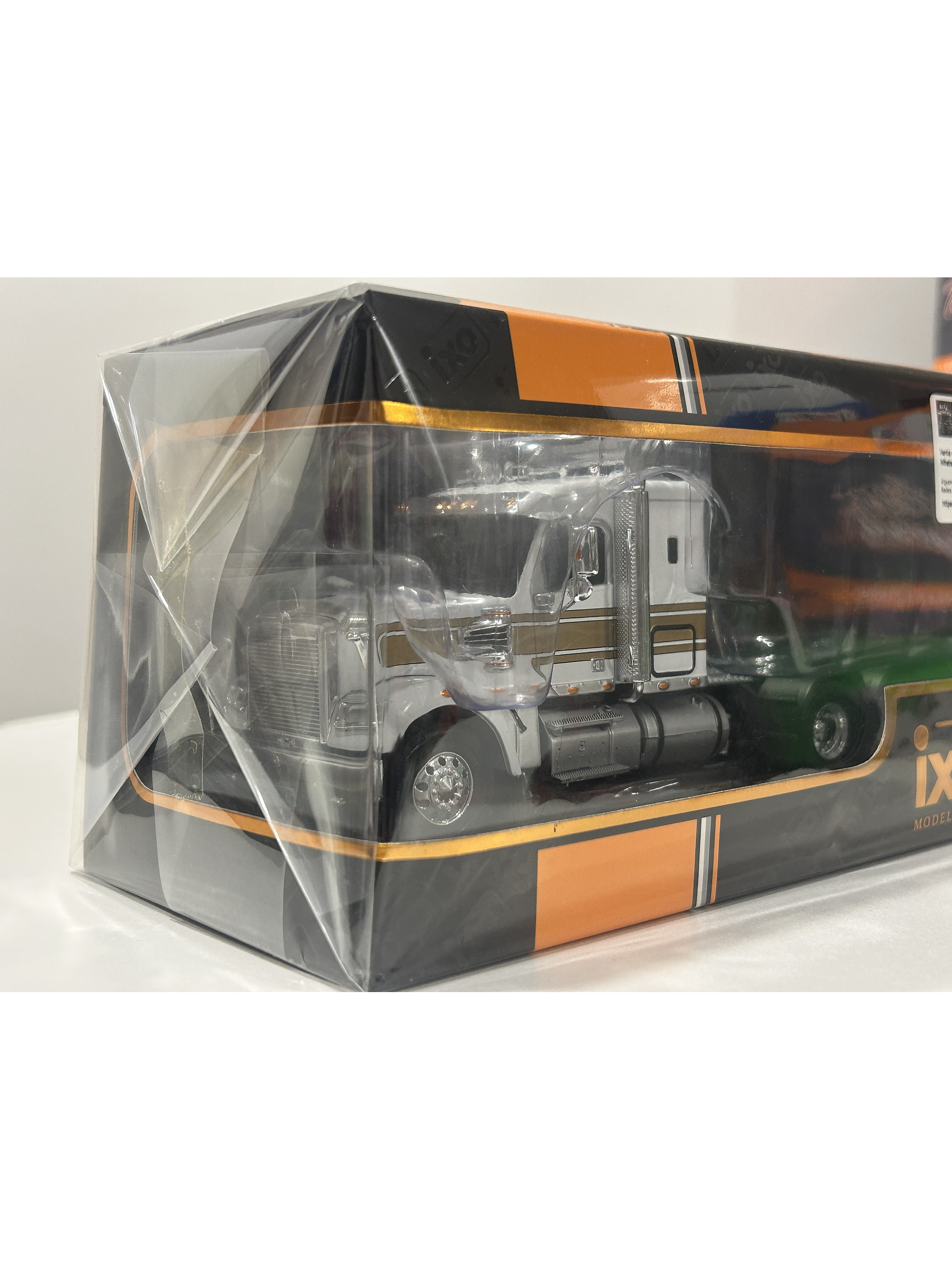 Camión Freightliner Coronado (2012) 6x4 |  IXO Models. Escala 1:43– Clásico americano de carretera | Diecast de colección 11