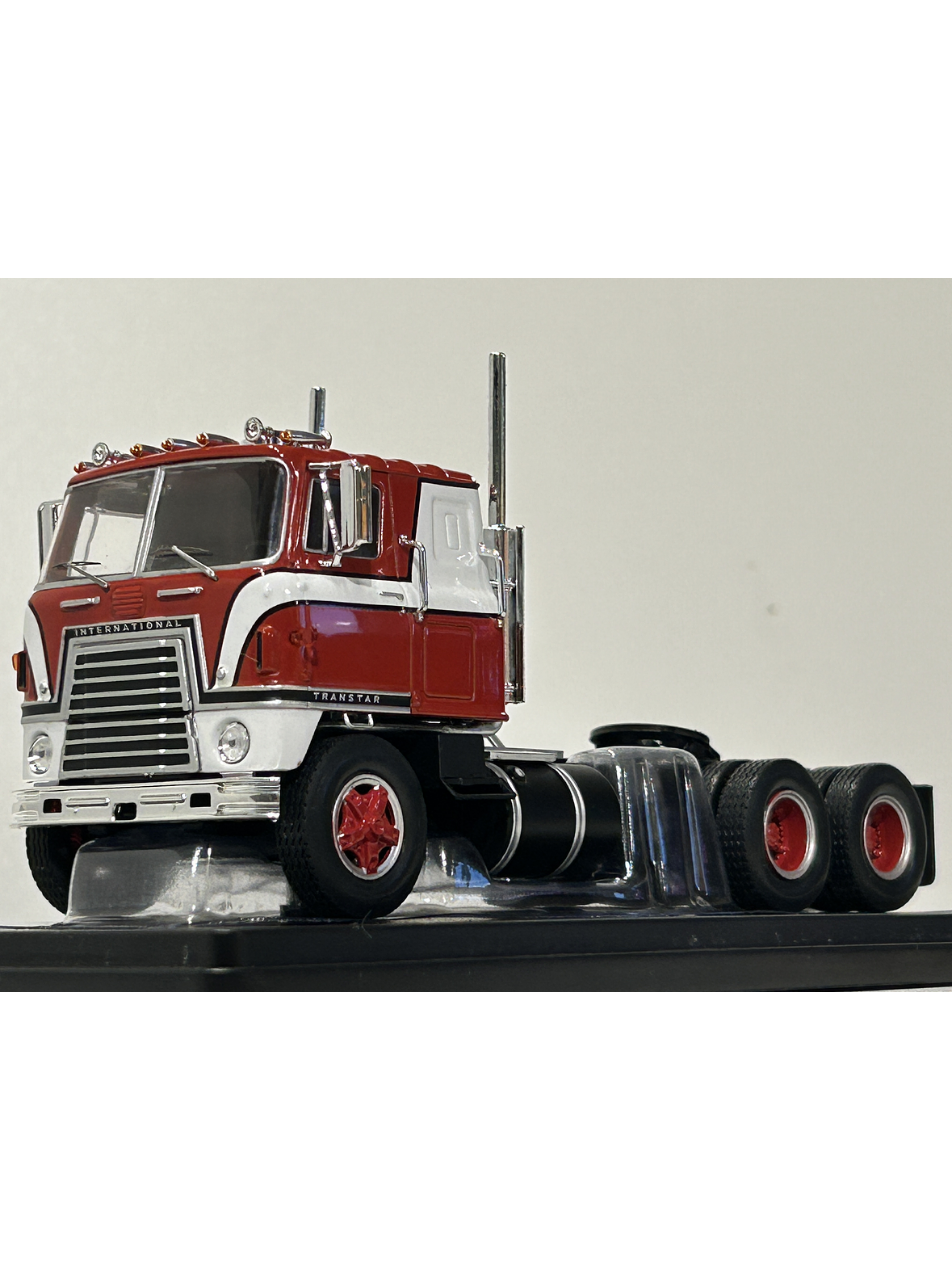 Camión International Transtar COE 1976 rojo/blanco 1:43 IXO Models 1:43 – Camión clásico americano  1