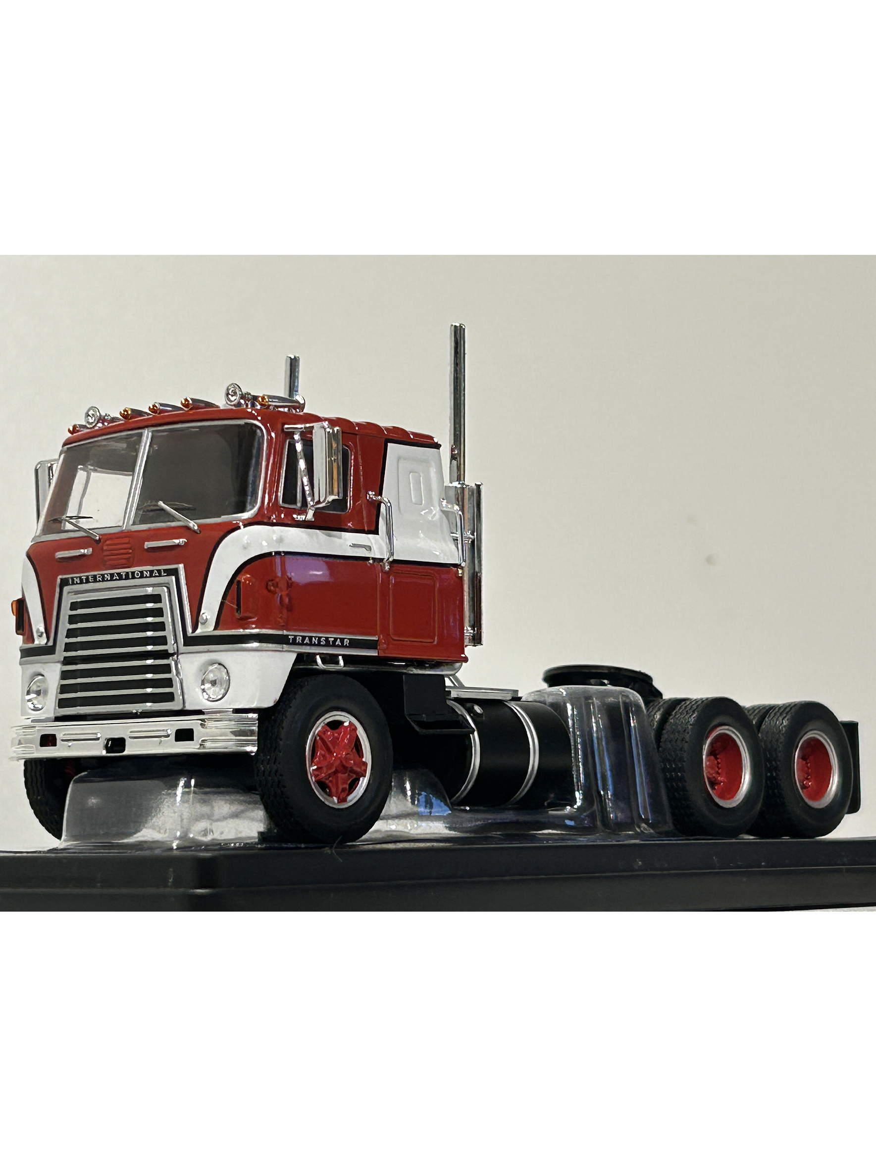 Camión International Transtar COE 1976 rojo/blanco 1:43 IXO Models 1:43 – Camión clásico americano  1