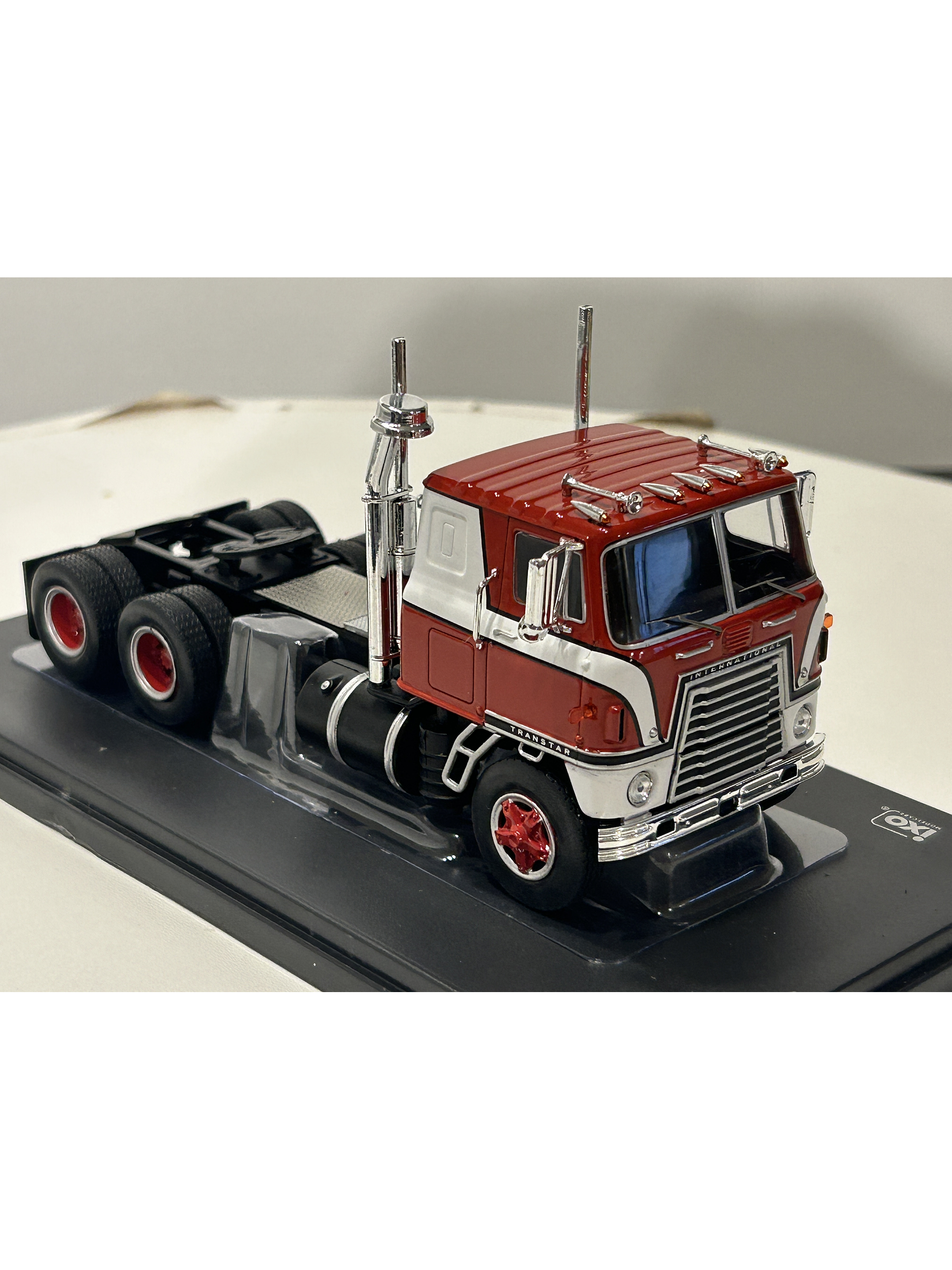 Camión International Transtar COE 1976 rojo/blanco 1:43 IXO Models 1:43 – Camión clásico americano  4