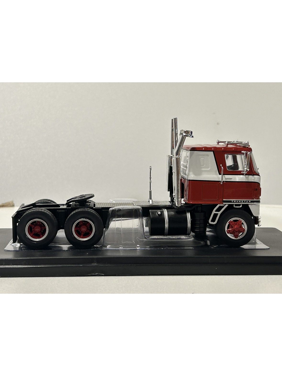 Camión International Transtar COE 1976 rojo/blanco 1:43 IXO Models 1:43 – Camión clásico americano  7