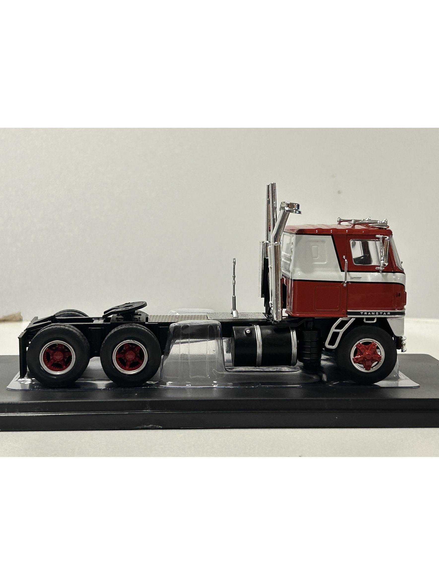 Camión International Transtar COE 1976 rojo/blanco 1:43 IXO Models 1:43 – Camión clásico americano  7